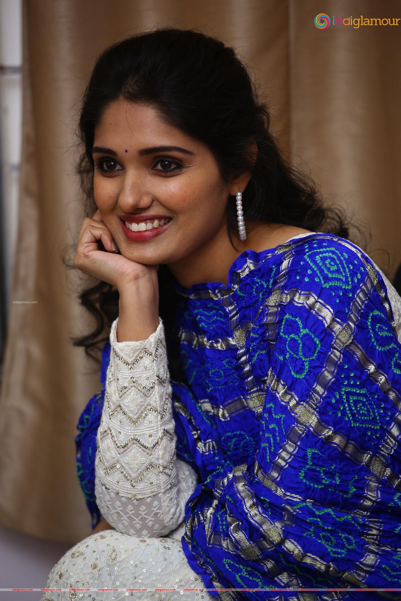 Geeth Saini Actress hd photo