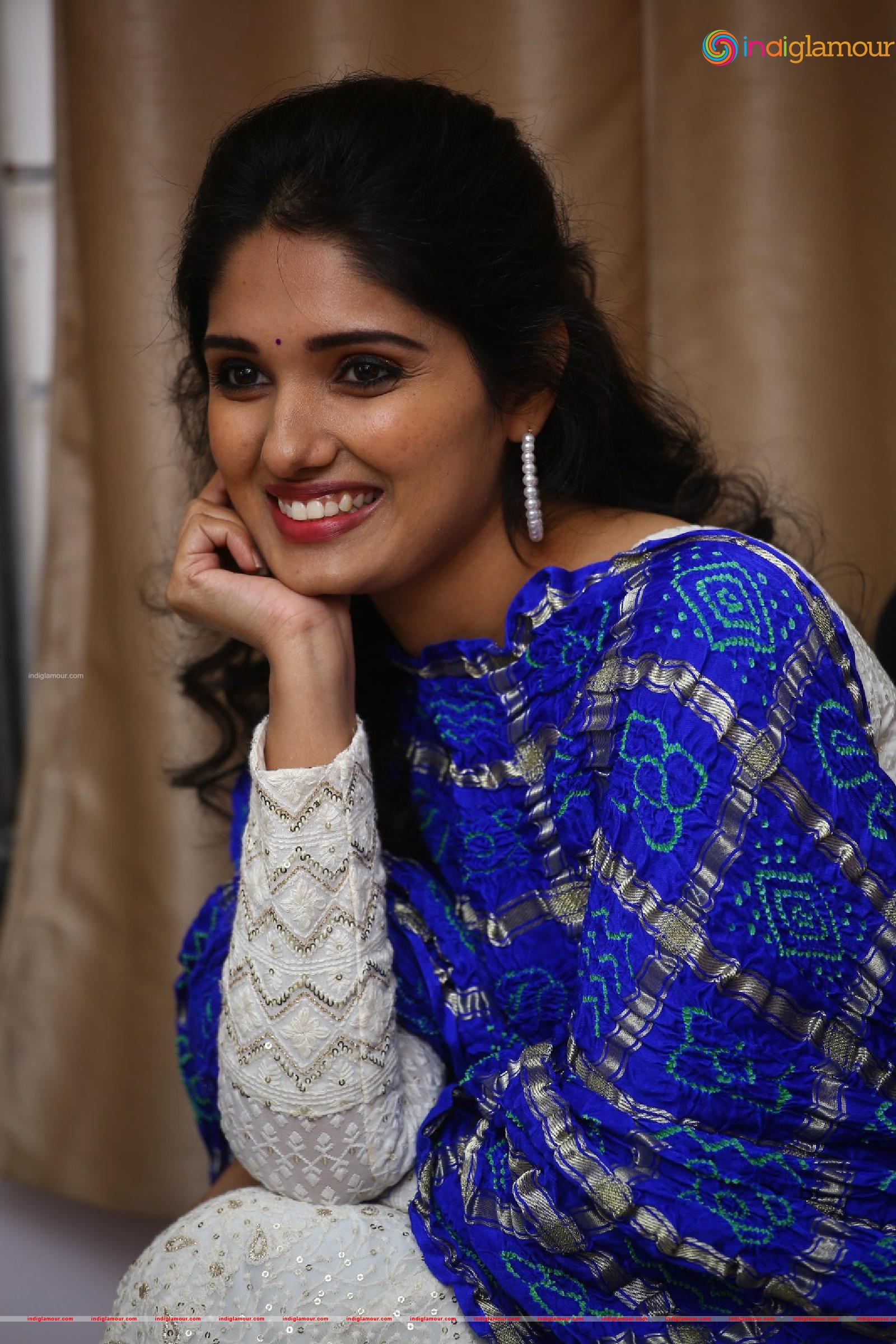 Geeth Saini Actress hd photo