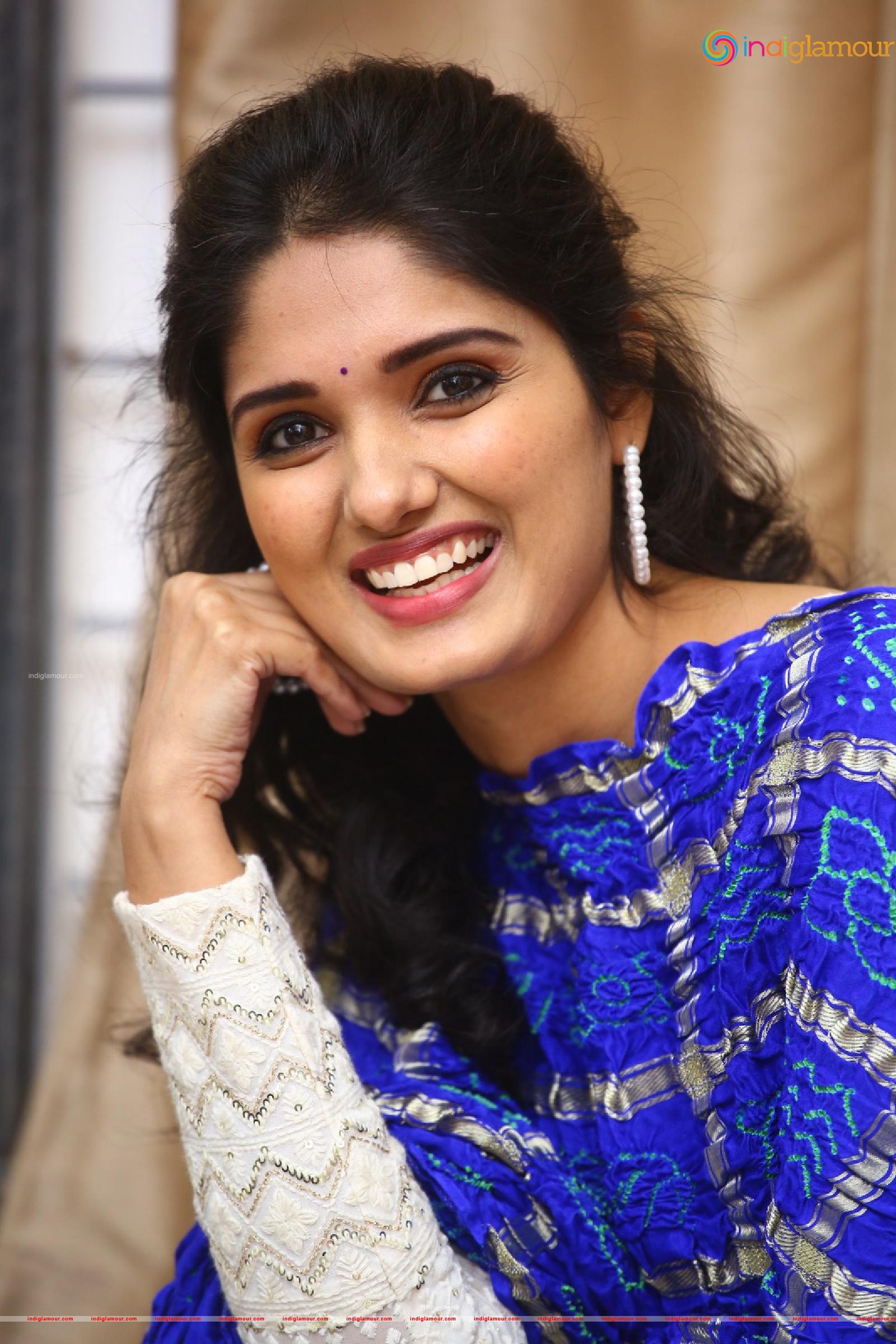 Geeth Saini Actress hd photo