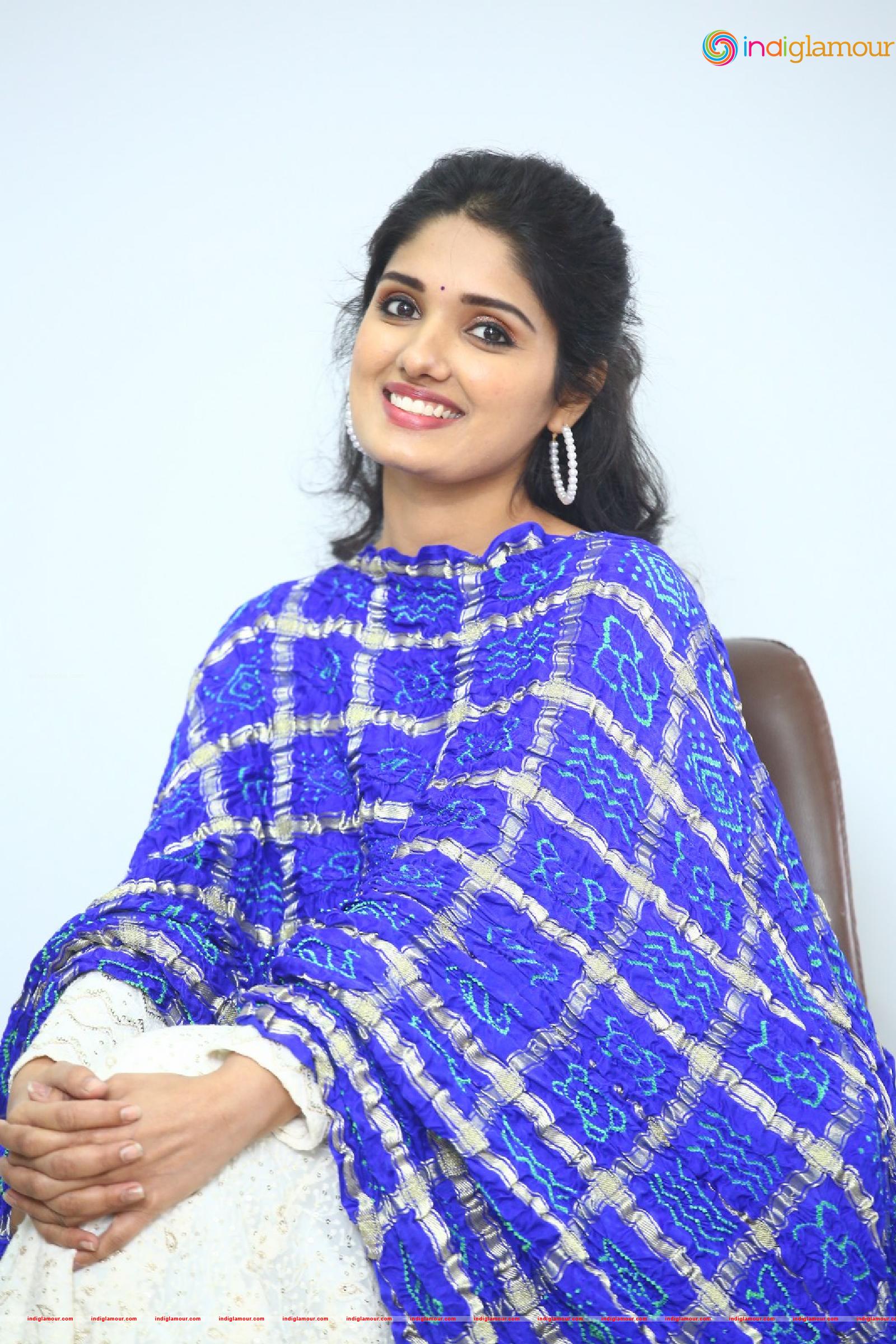 Geeth Saini Actress hd photo