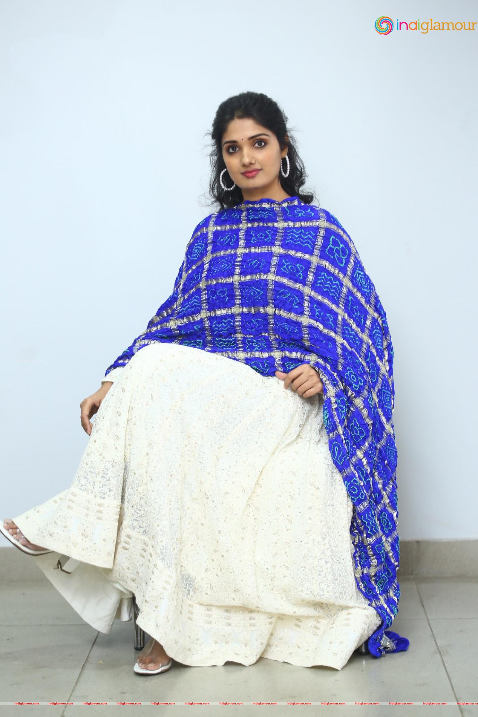 Geeth Saini Actress hd photo