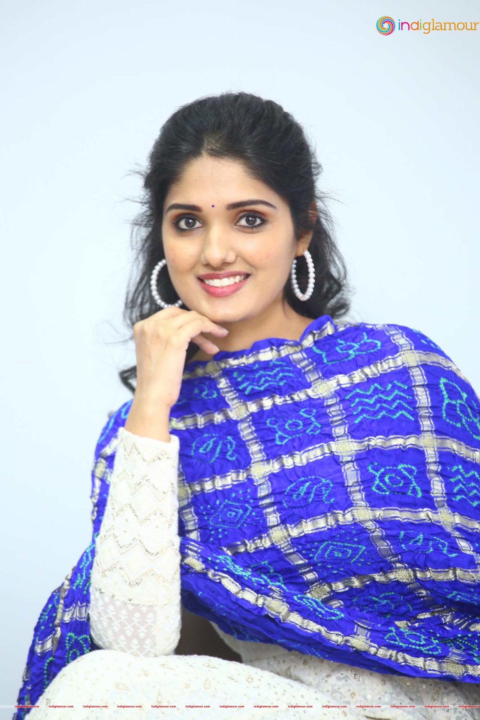 Geeth Saini Actress hd photo