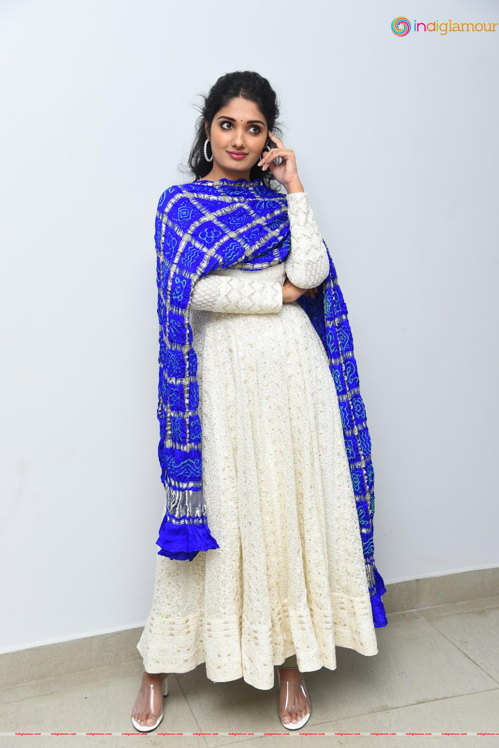 Geeth Saini Actress hd photo