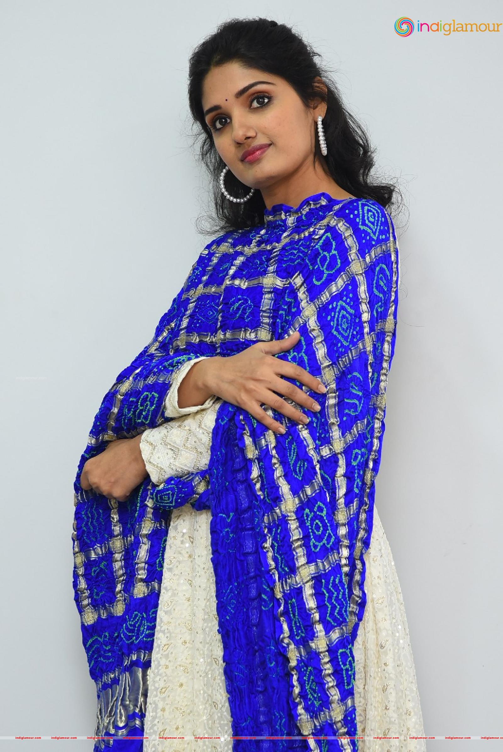 Geeth Saini Actress hd photo
