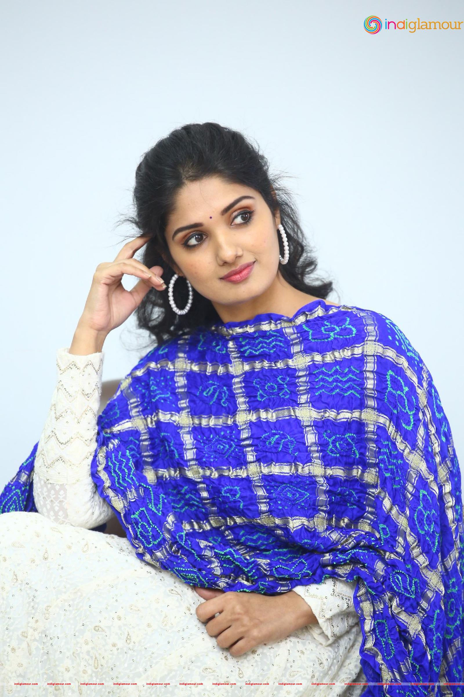 Geeth Saini Actress hd photo