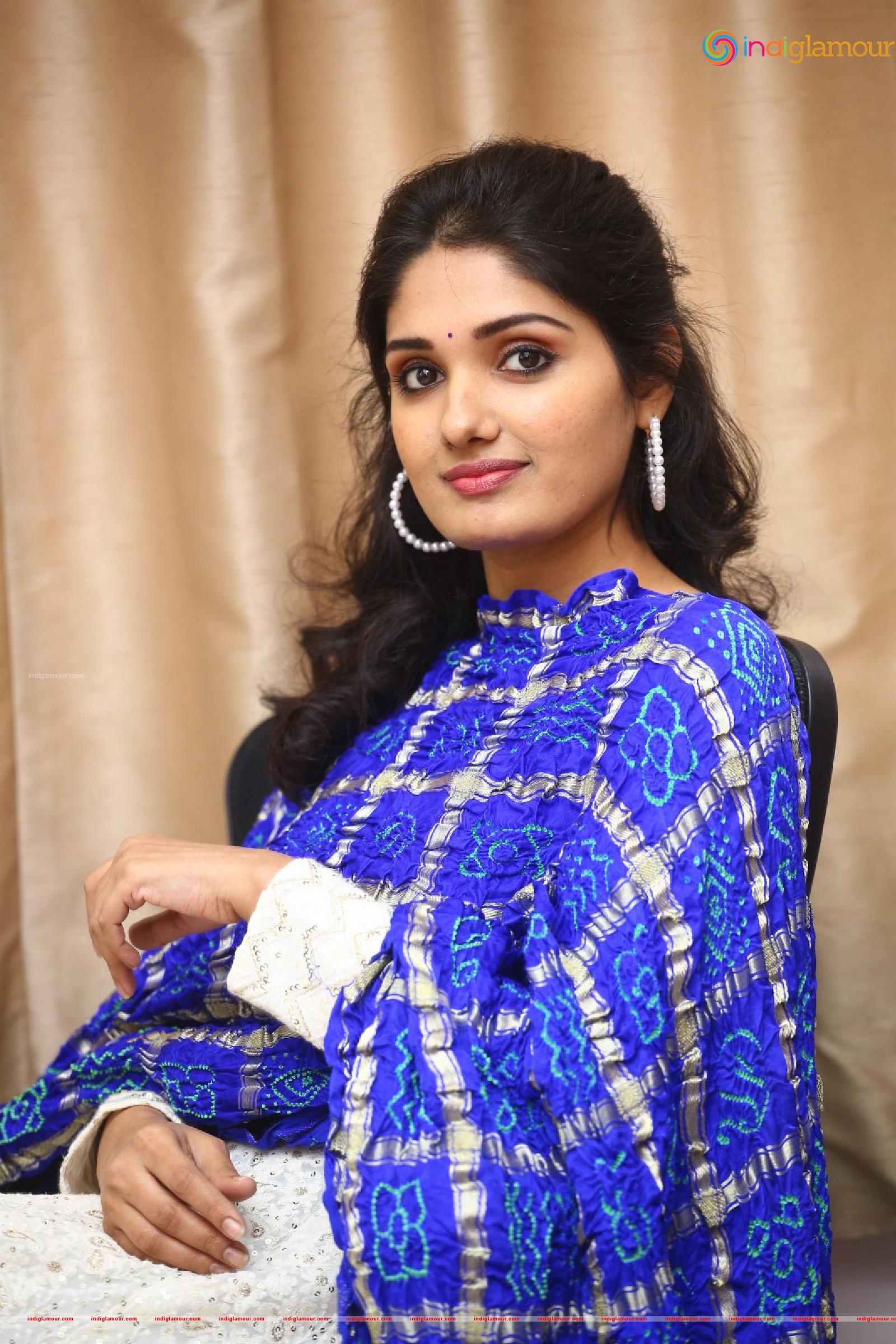 Geeth Saini Actress hd photo