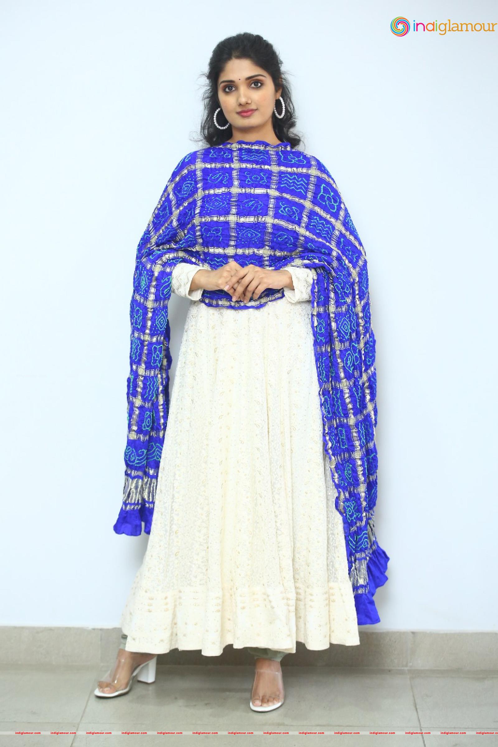Geeth Saini Actress hd photo