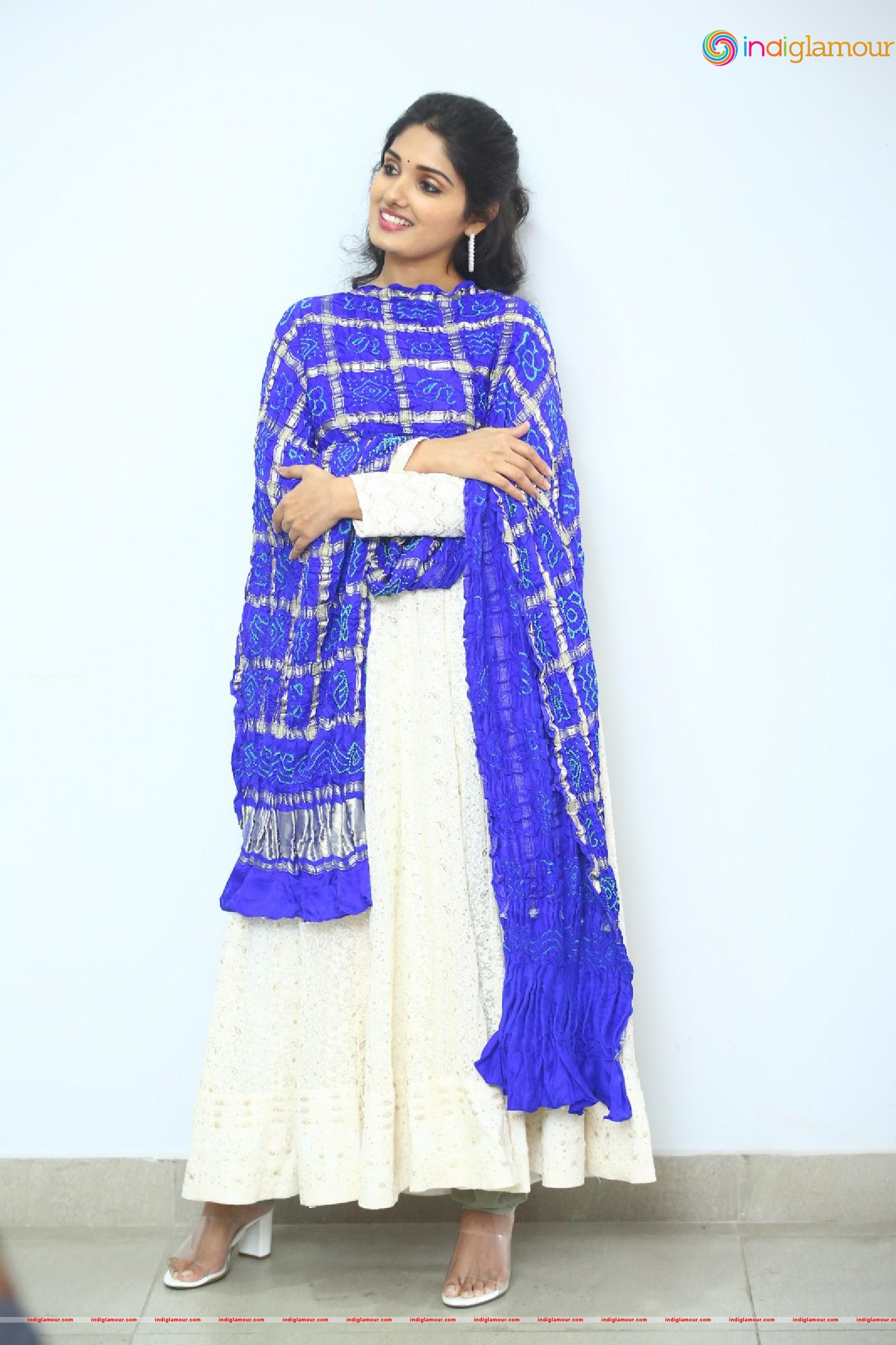 Geeth Saini Actress hd photo