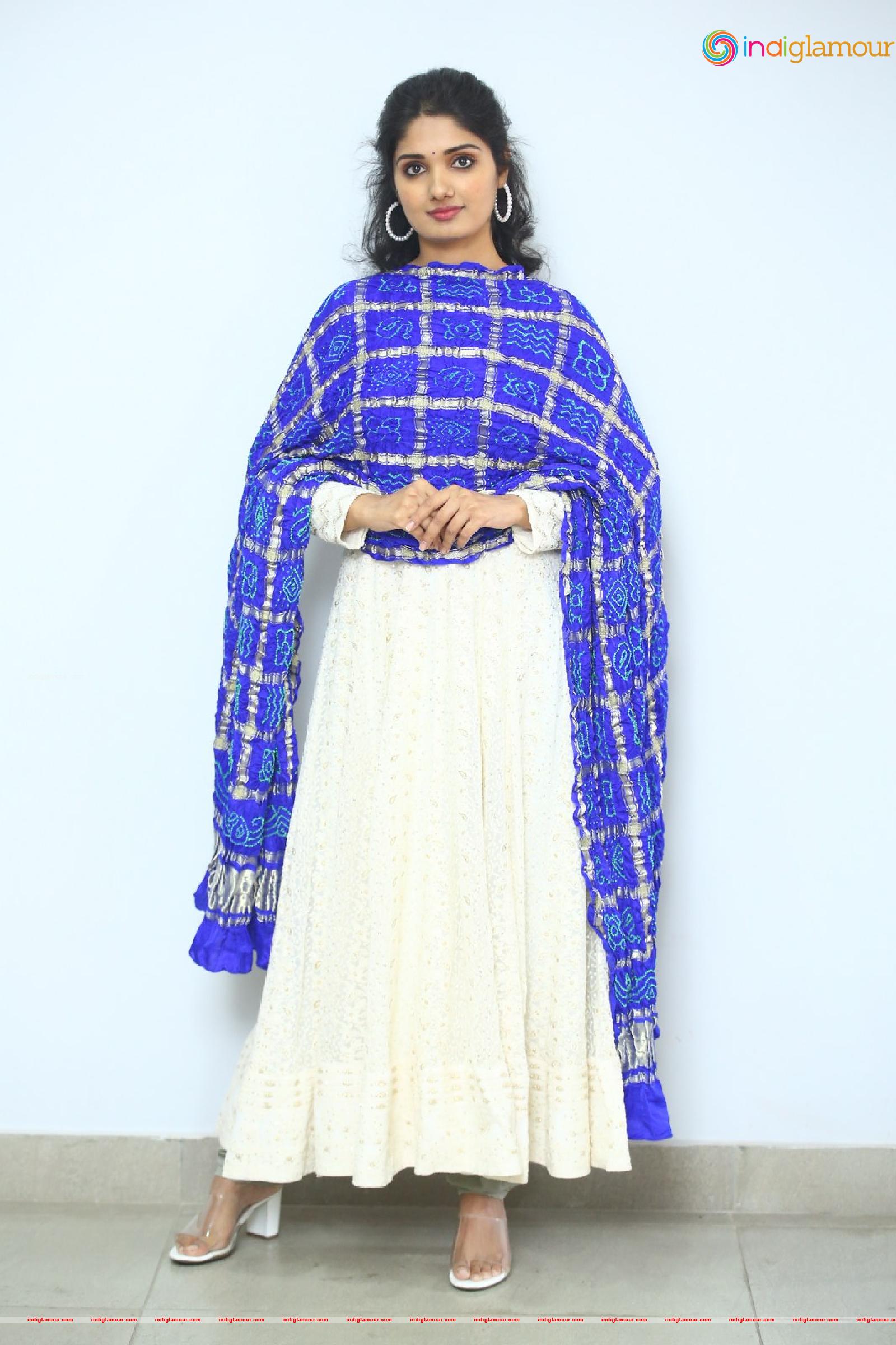 Geeth Saini Actress hd photo