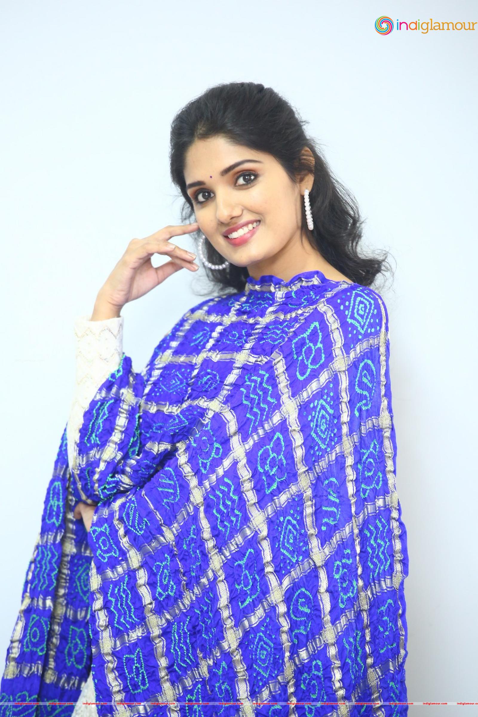 Geeth Saini Actress hd photo