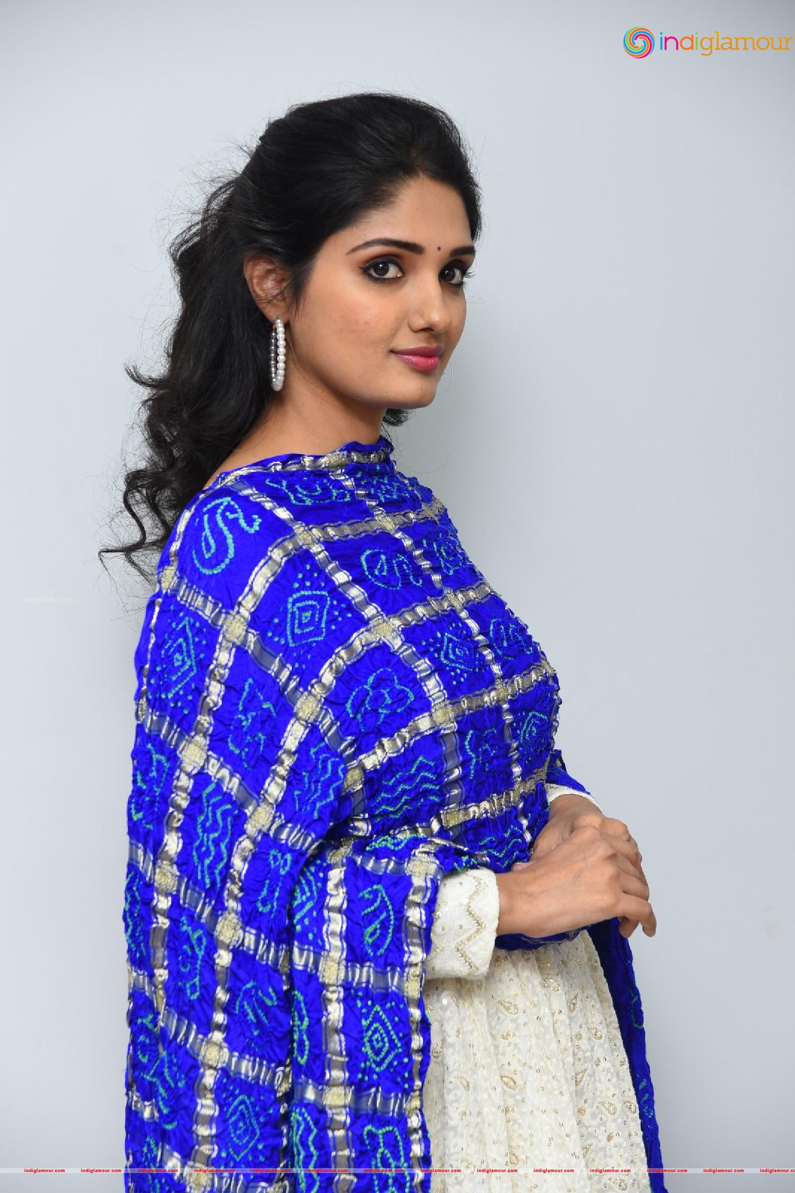 Geeth Saini Actress hd photo
