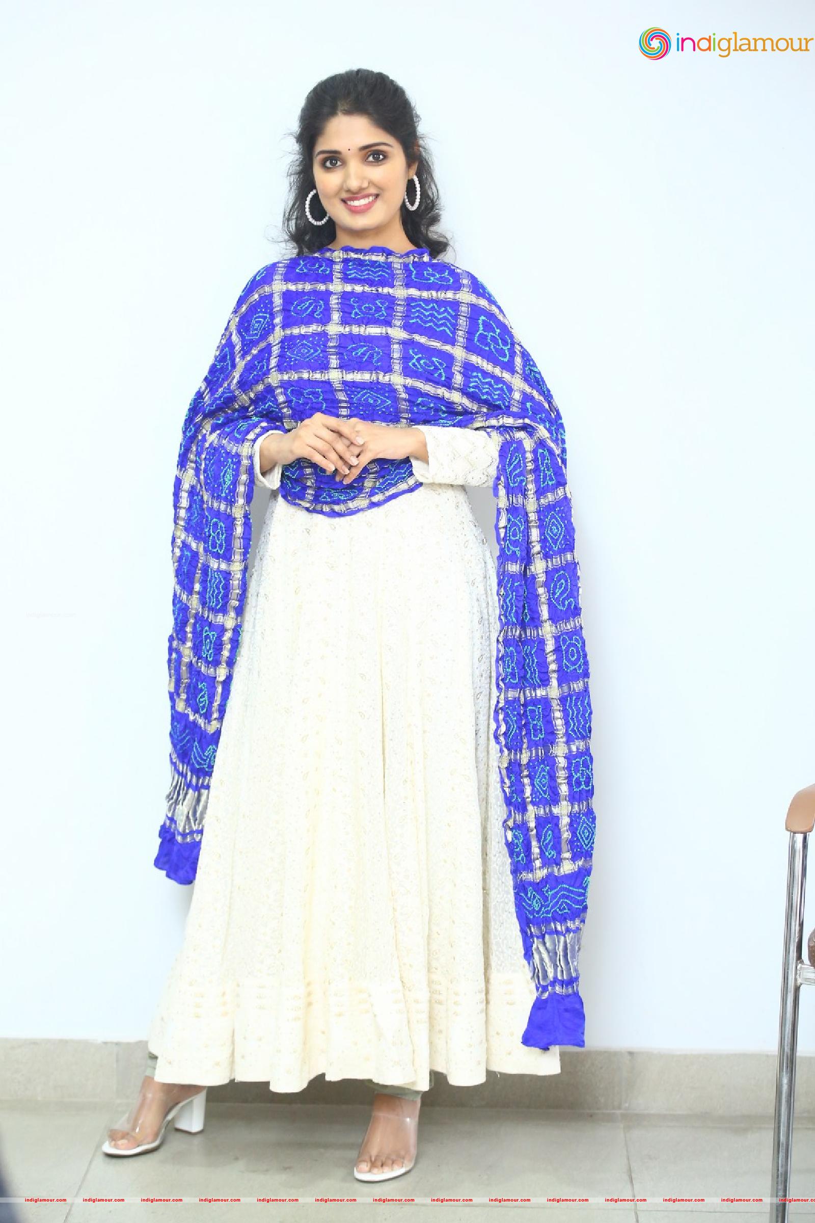Geeth Saini Actress hd photo