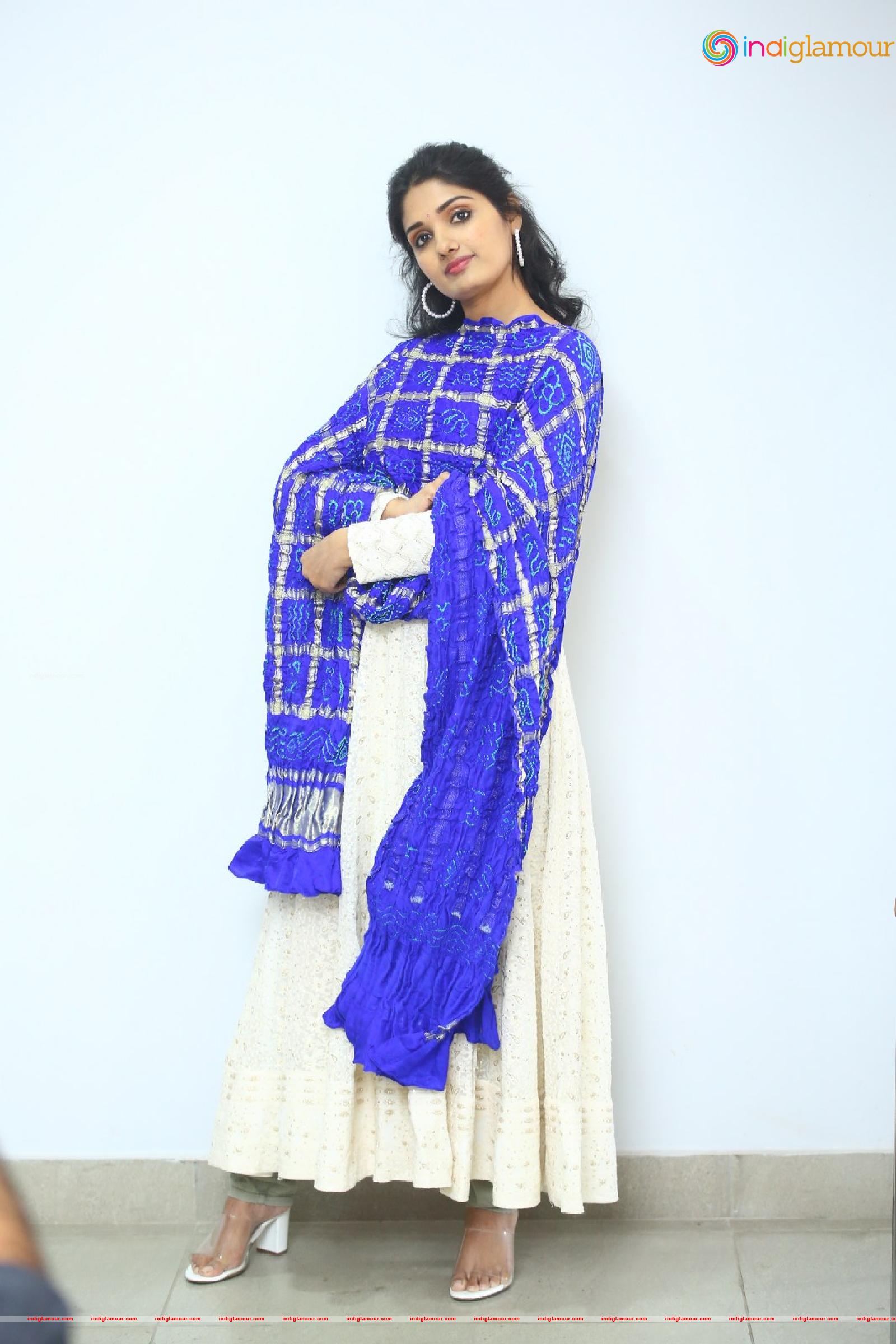 Geeth Saini Actress hd photo