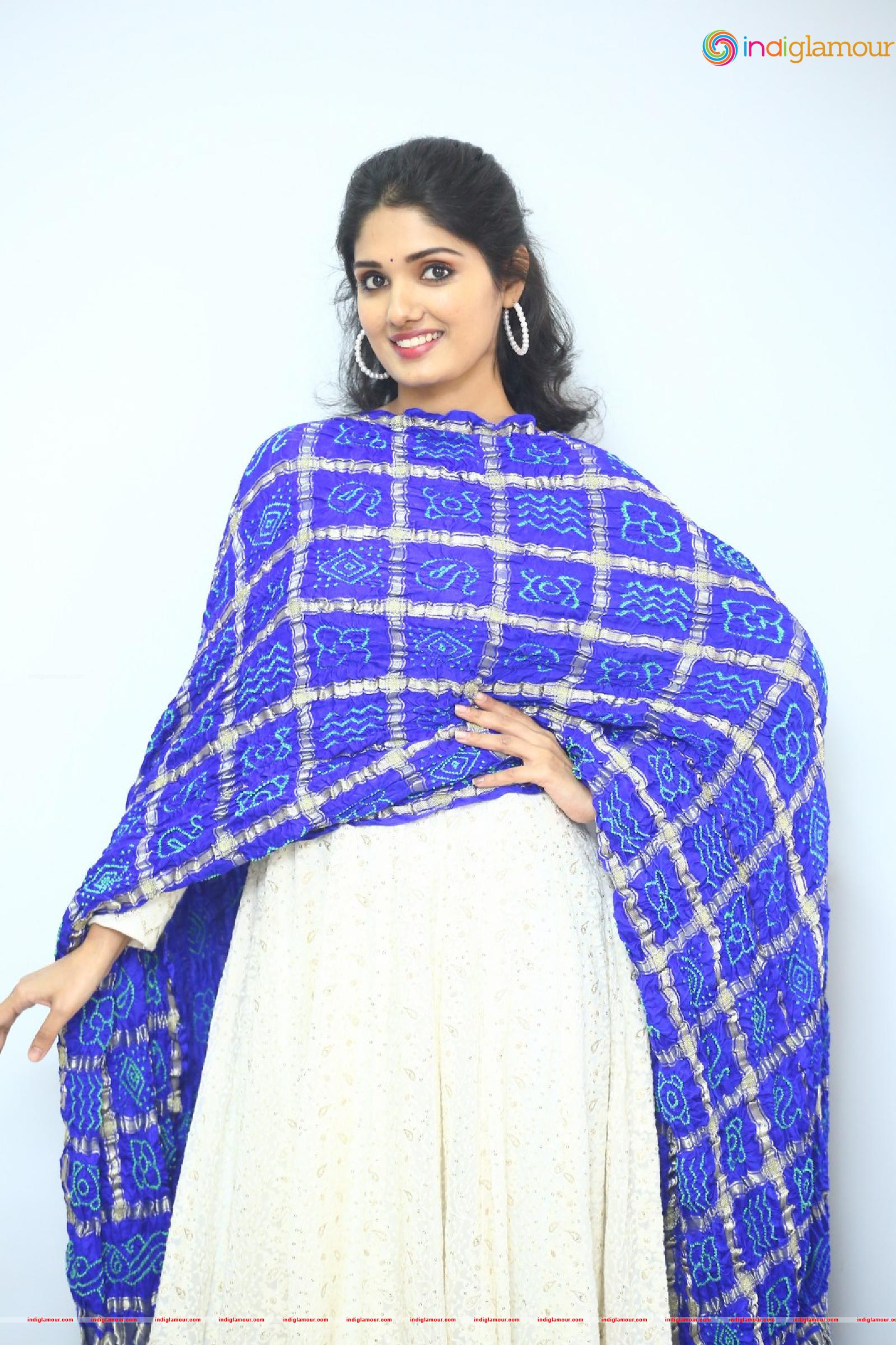 Geeth Saini Actress hd photo