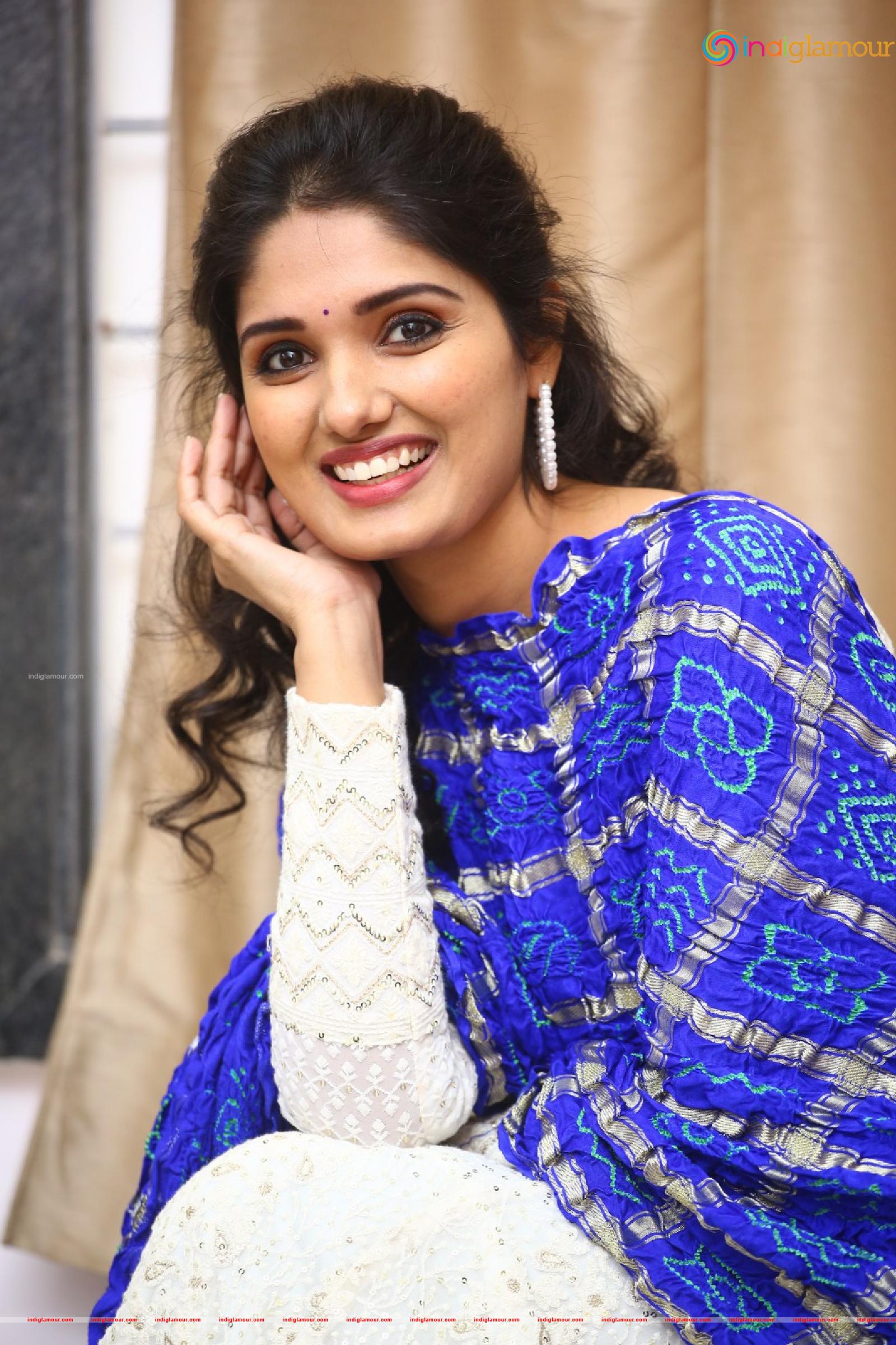 Geeth Saini Actress hd photo