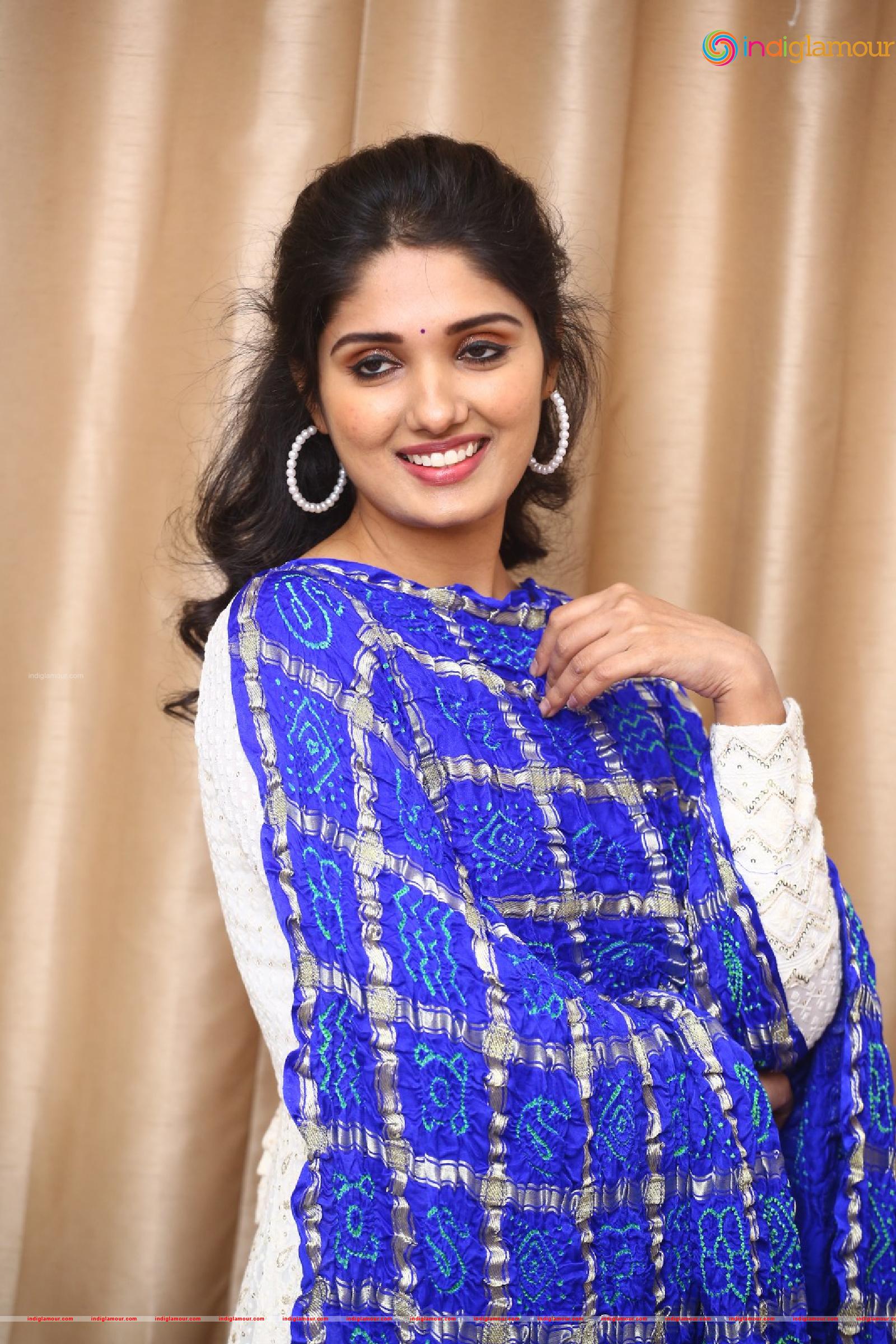 Geeth Saini Actress hd photo