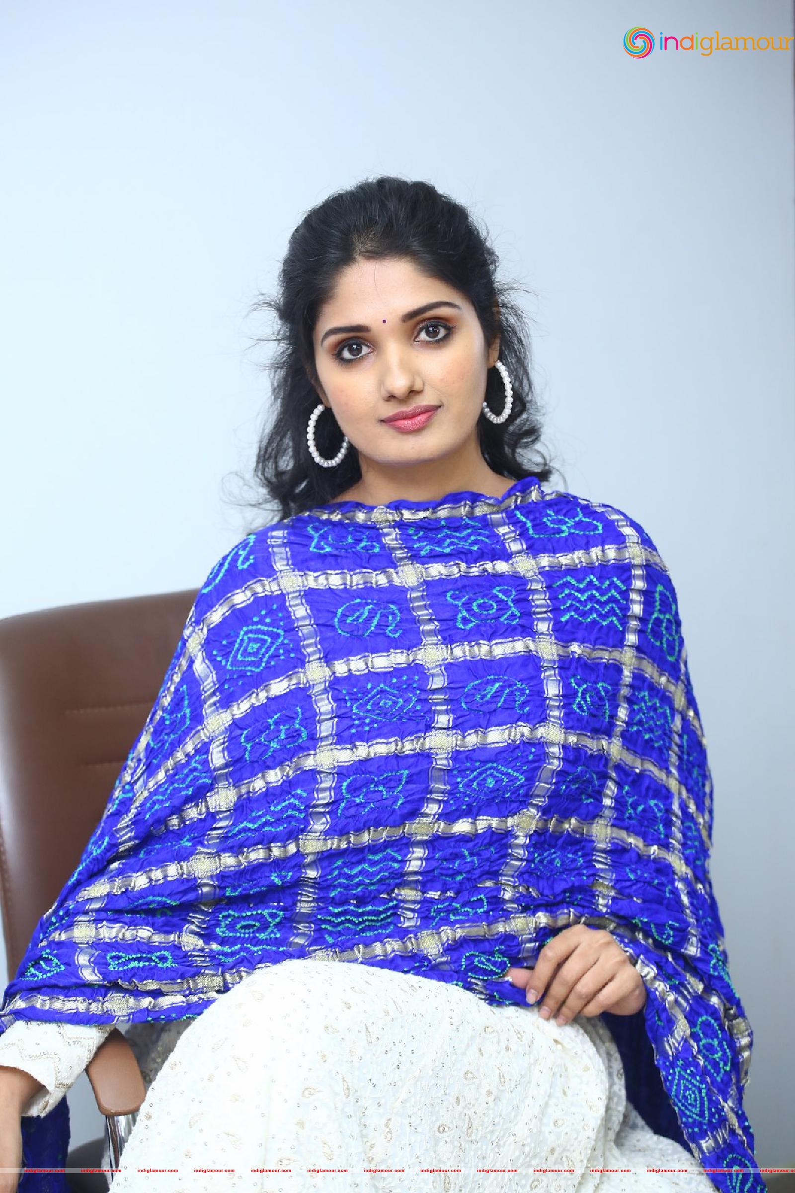 Geeth Saini Actress hd photo
