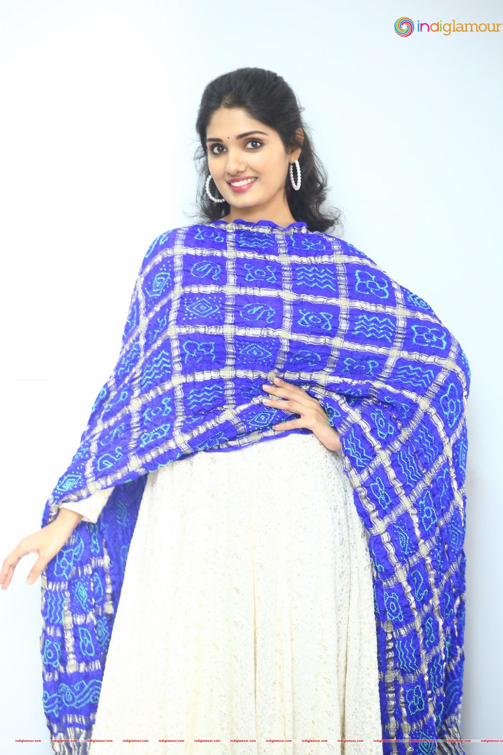 Geeth Saini Actress hd photo
