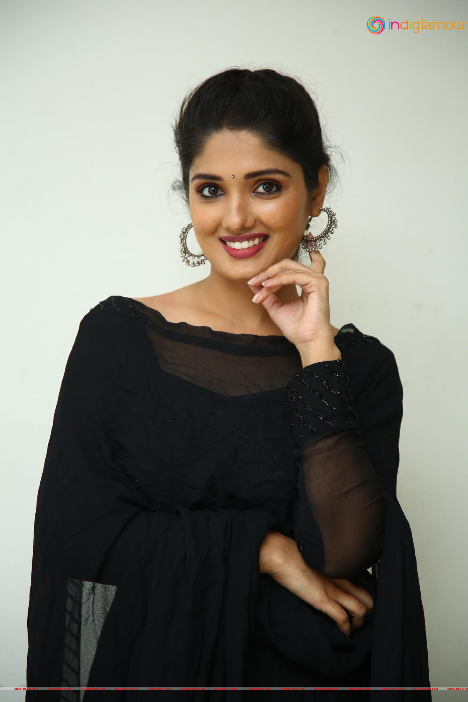 Geeth Saini Actress hd photo