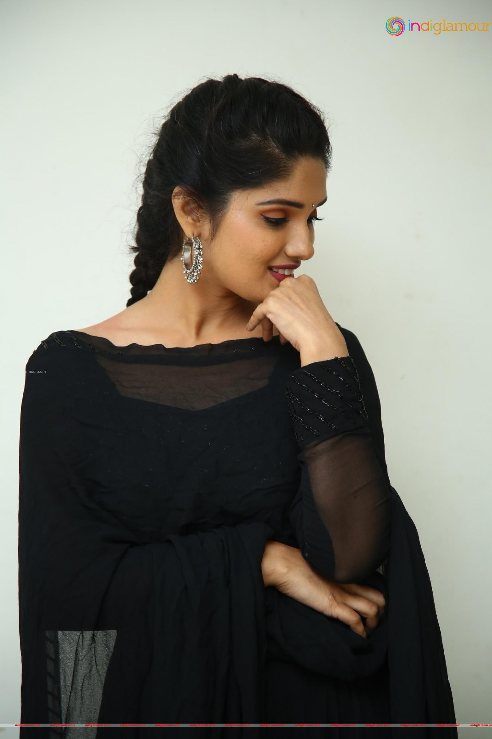 Geeth Saini Actress hd photo