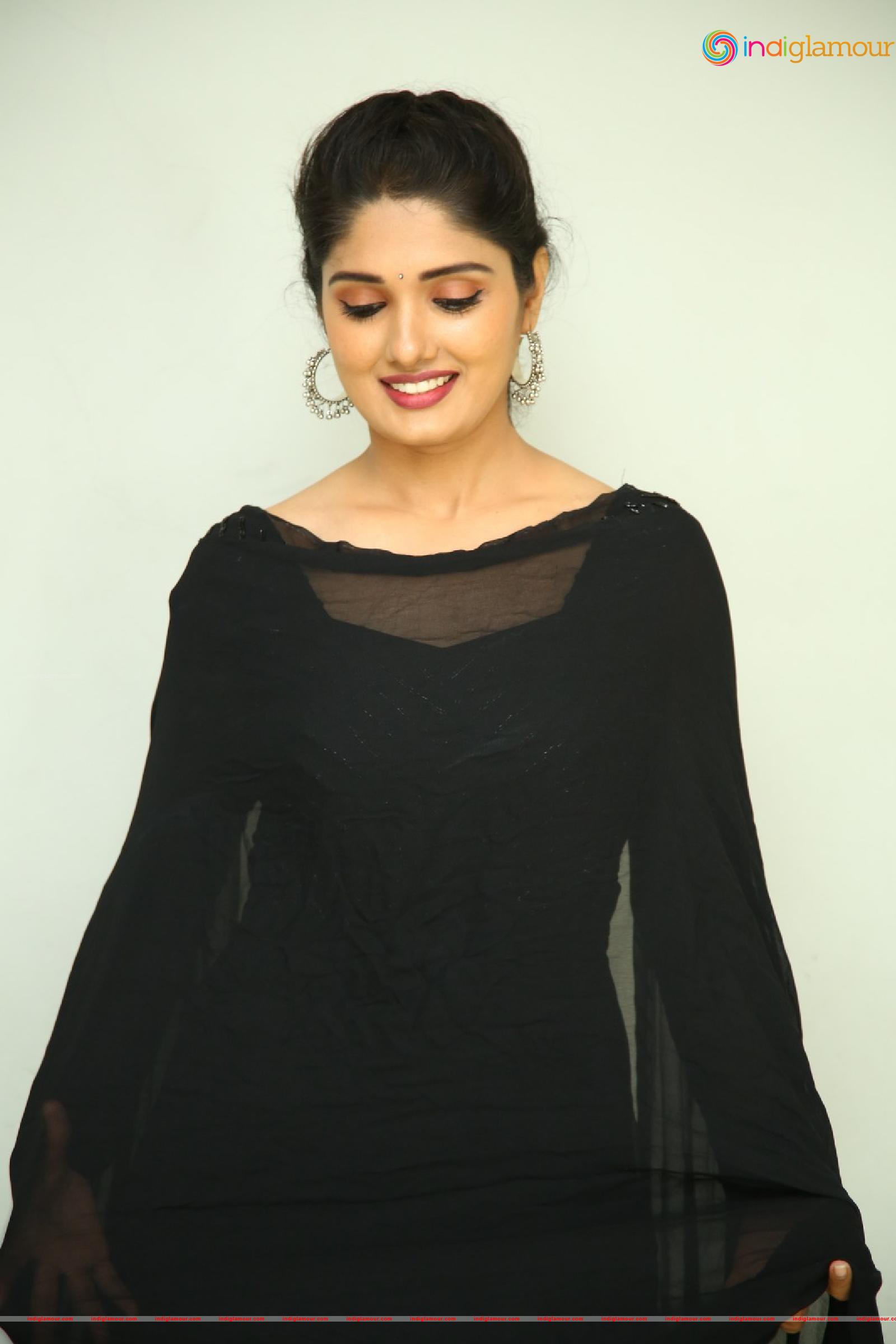 Geeth Saini Actress hd photo