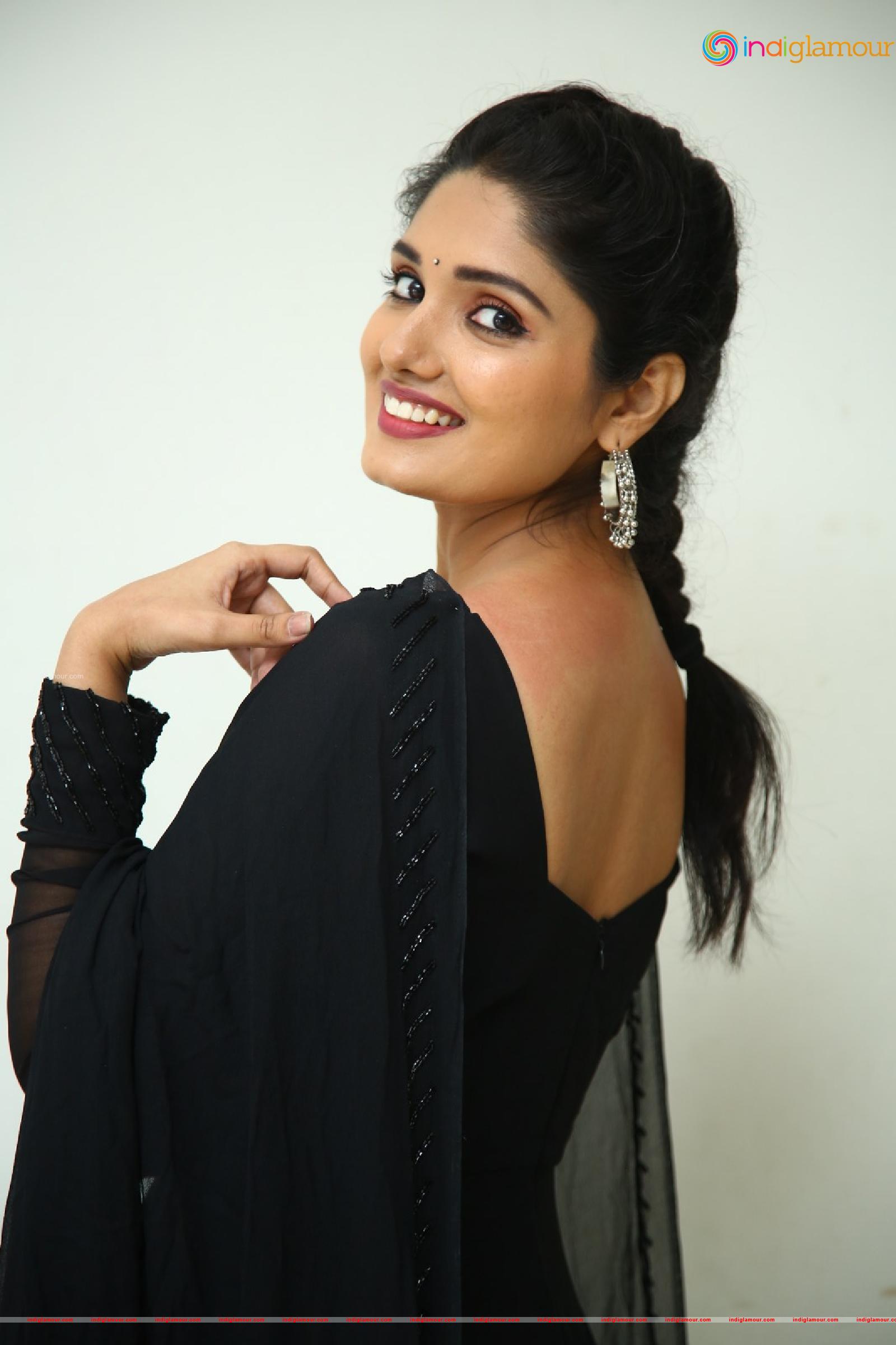 Geeth Saini Actress hd photo