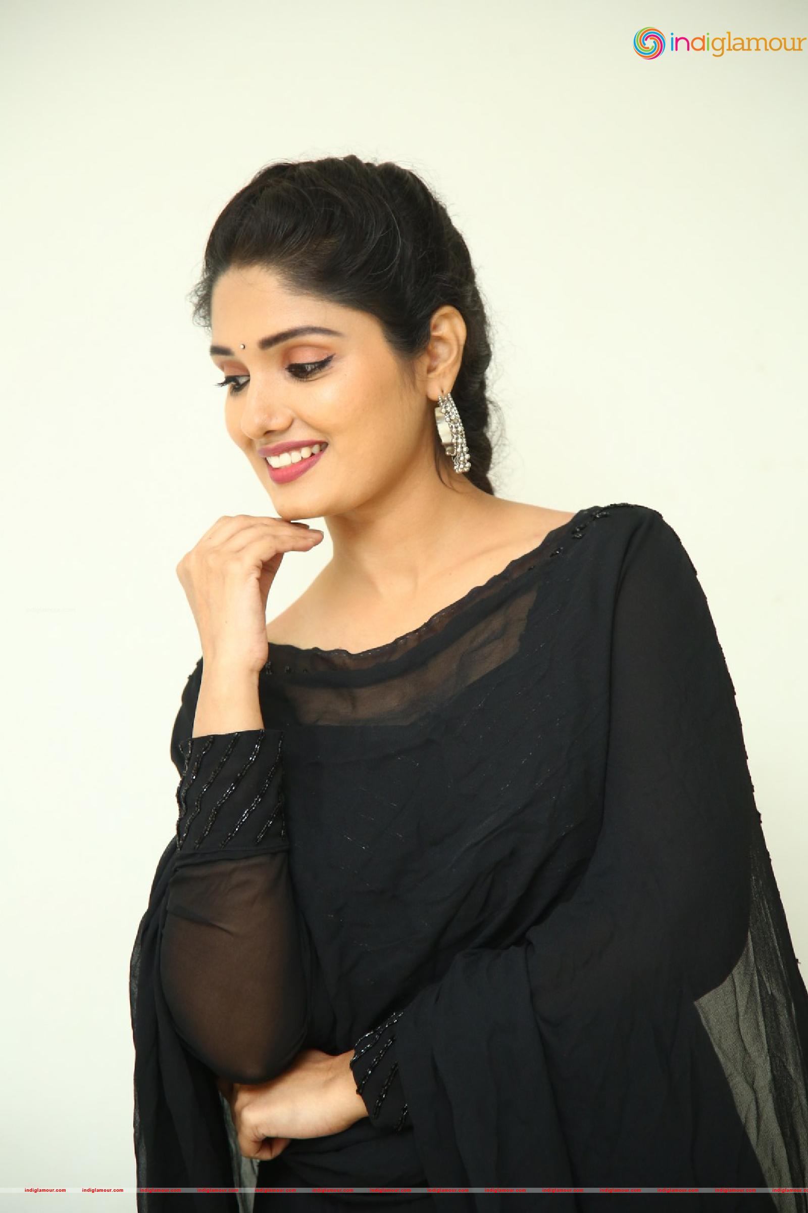 Geeth Saini Actress hd photo