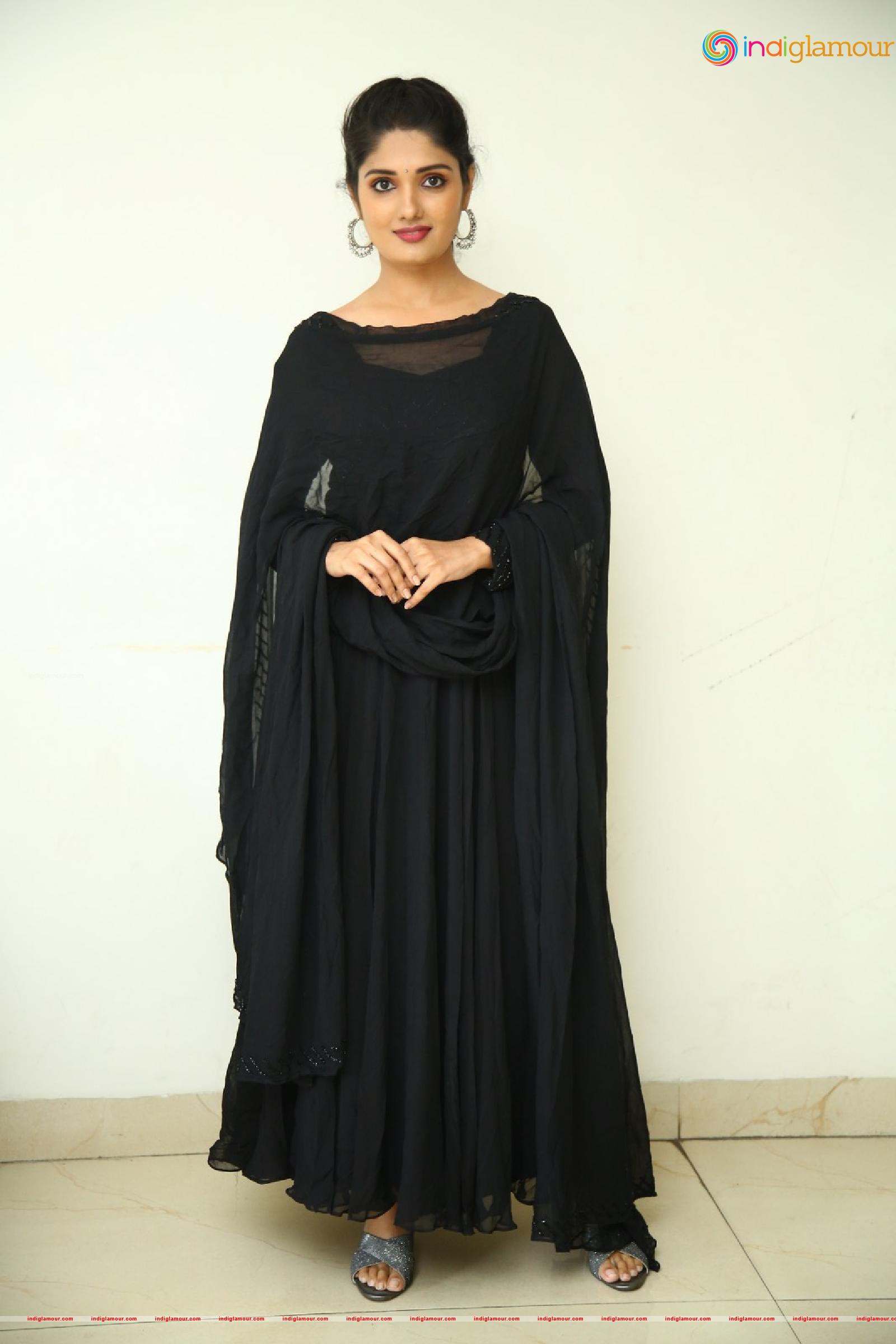 Geeth Saini Actress hd photo