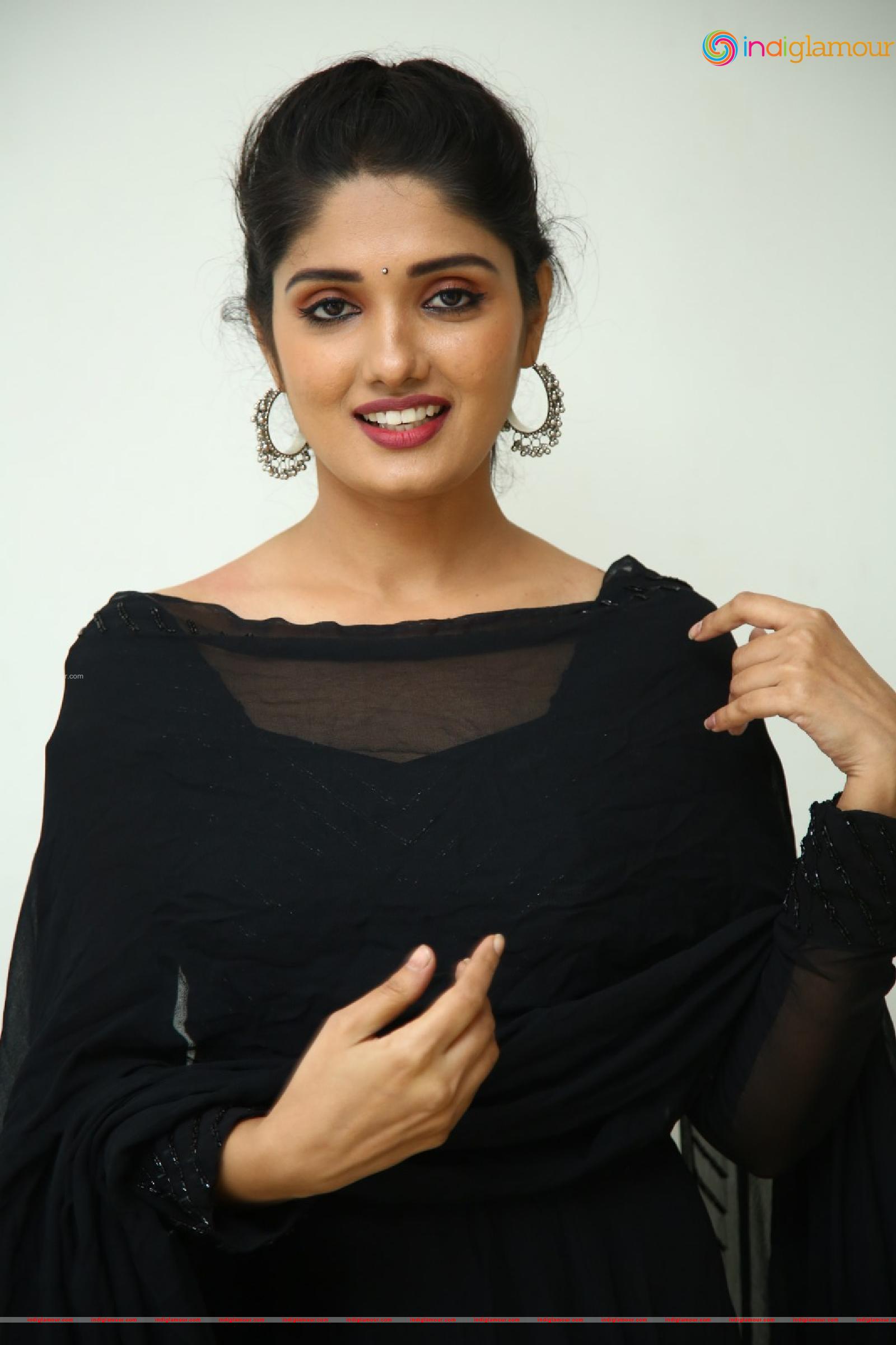 Geeth Saini Actress hd photo