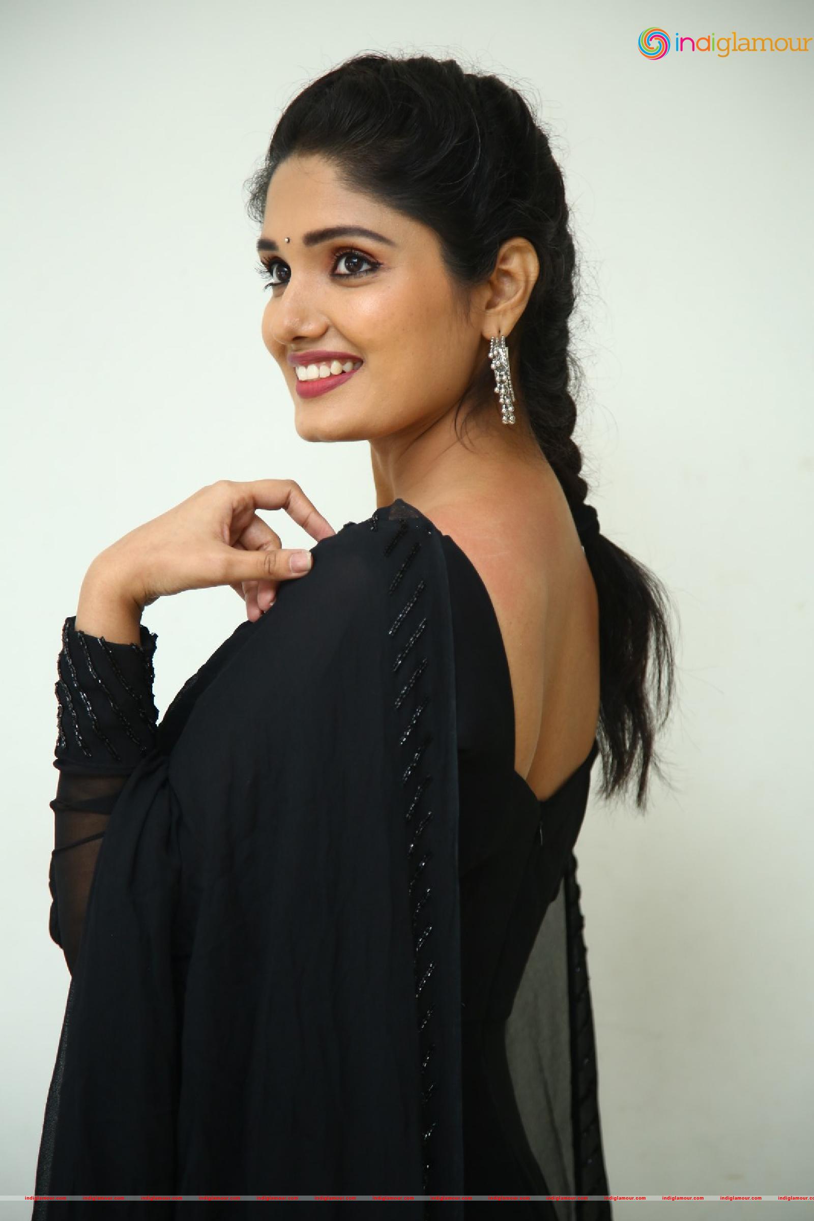 Geeth Saini Actress hd photo