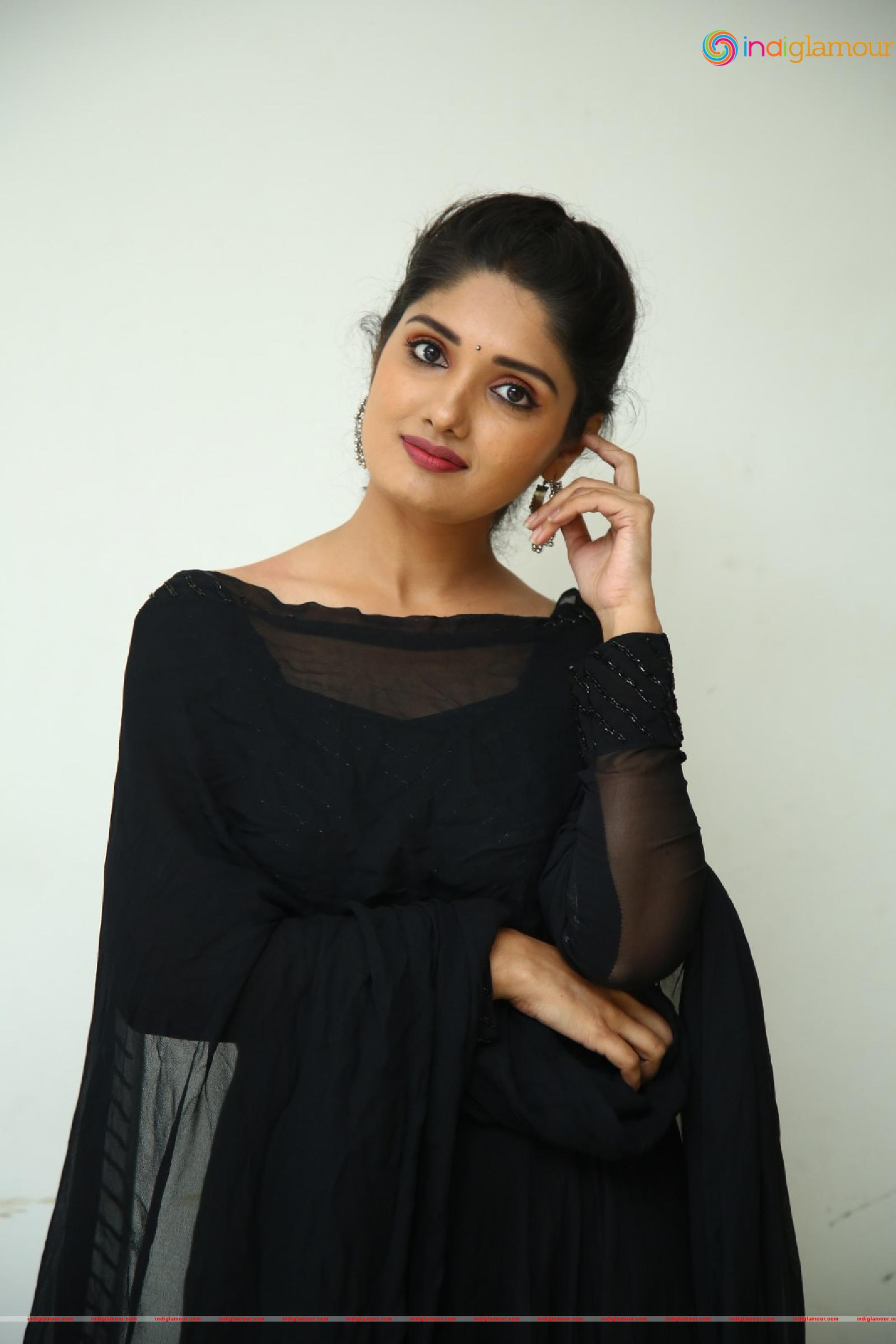 Geeth Saini Actress hd photo