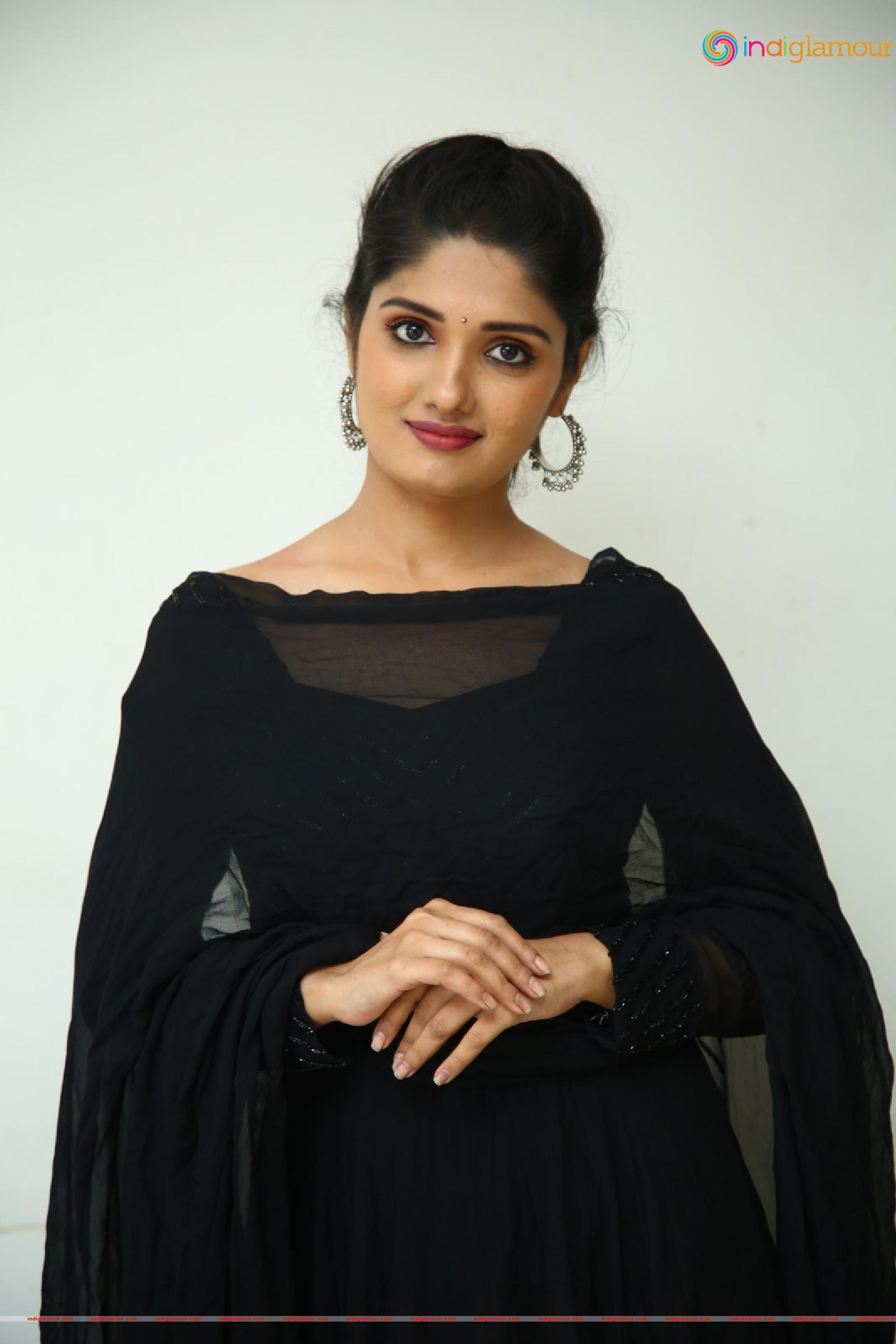 Geeth Saini Actress hd photo