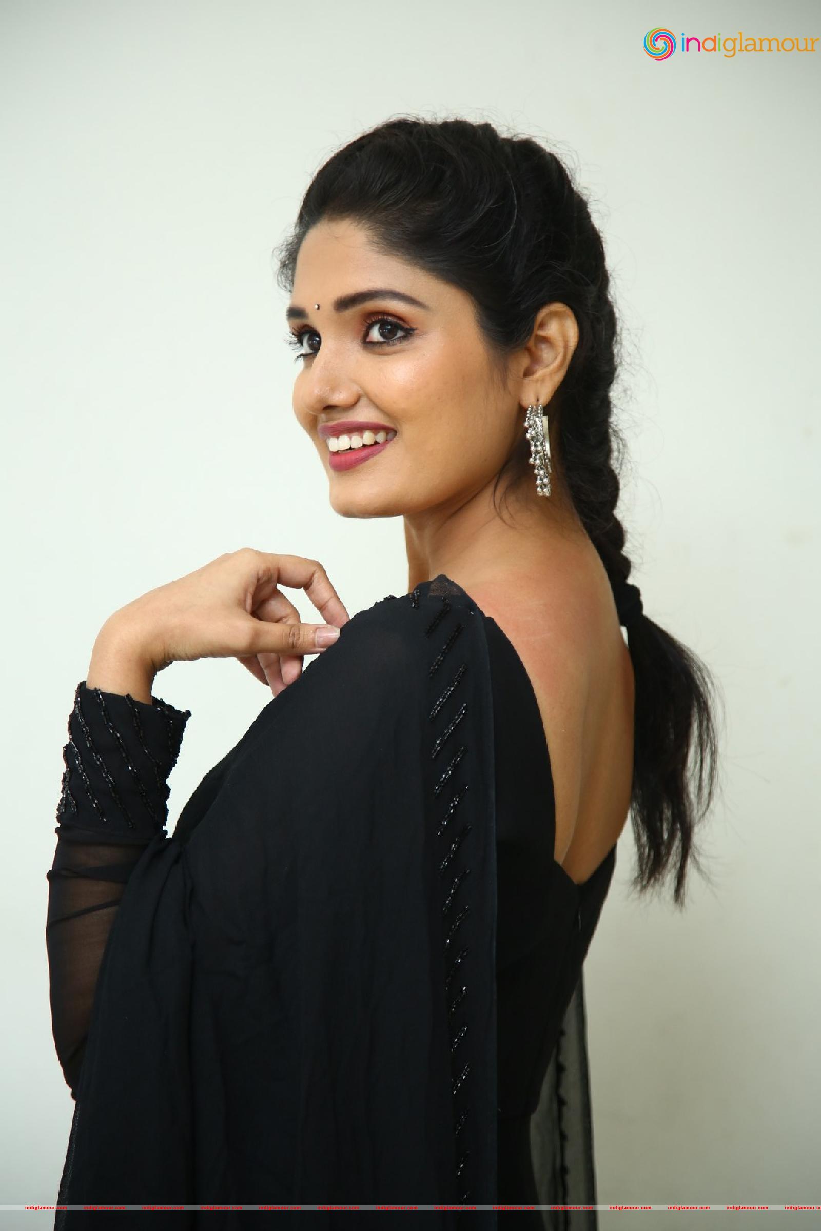 Geeth Saini Actress hd photo