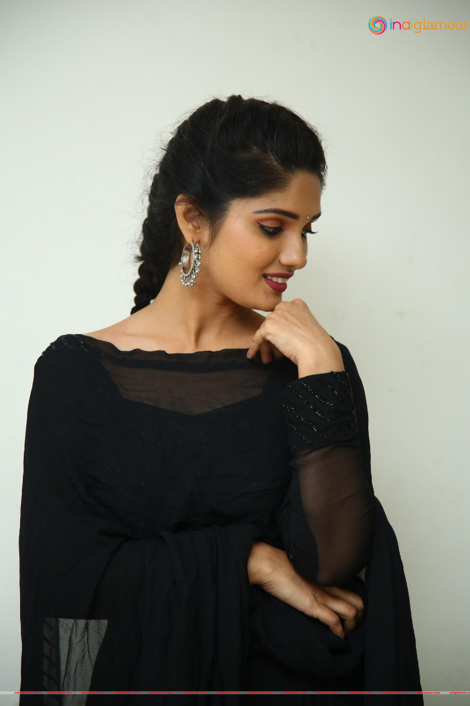 Geeth Saini Actress hd photo