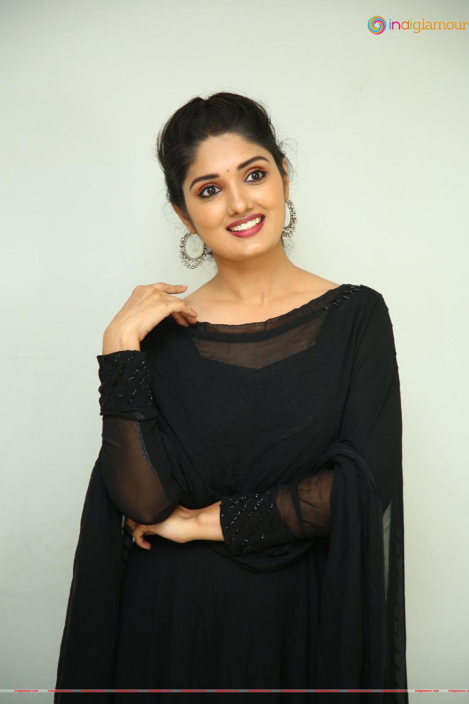 Geeth Saini Actress hd photo