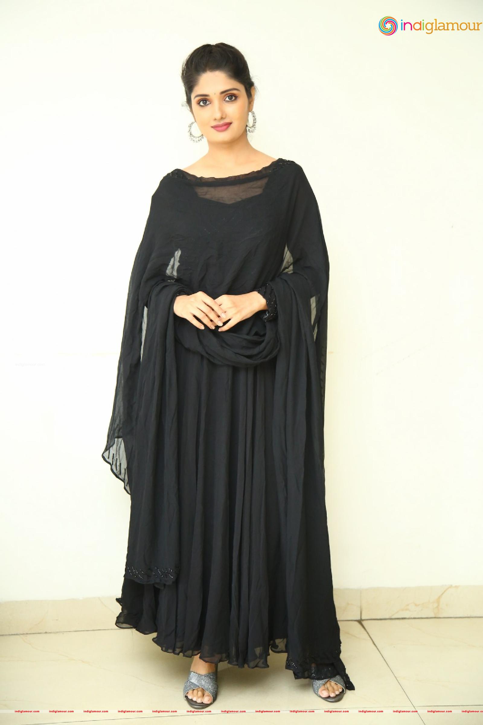 Geeth Saini Actress hd photo