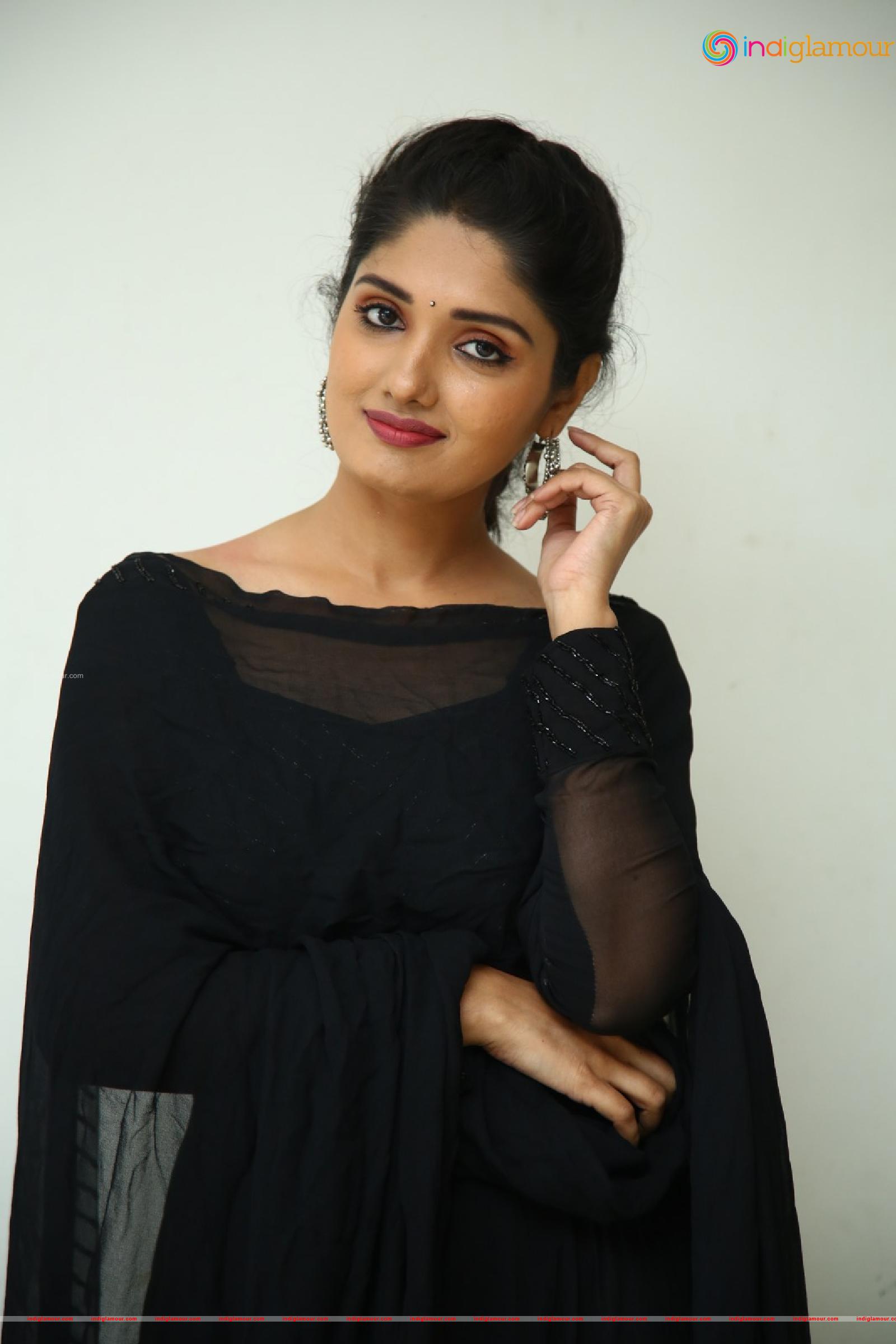 Geeth Saini Actress hd photo