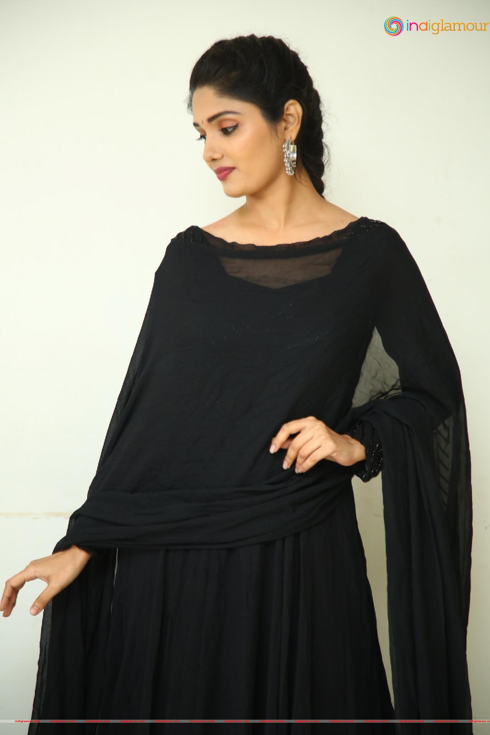 Geeth Saini Actress hd photo