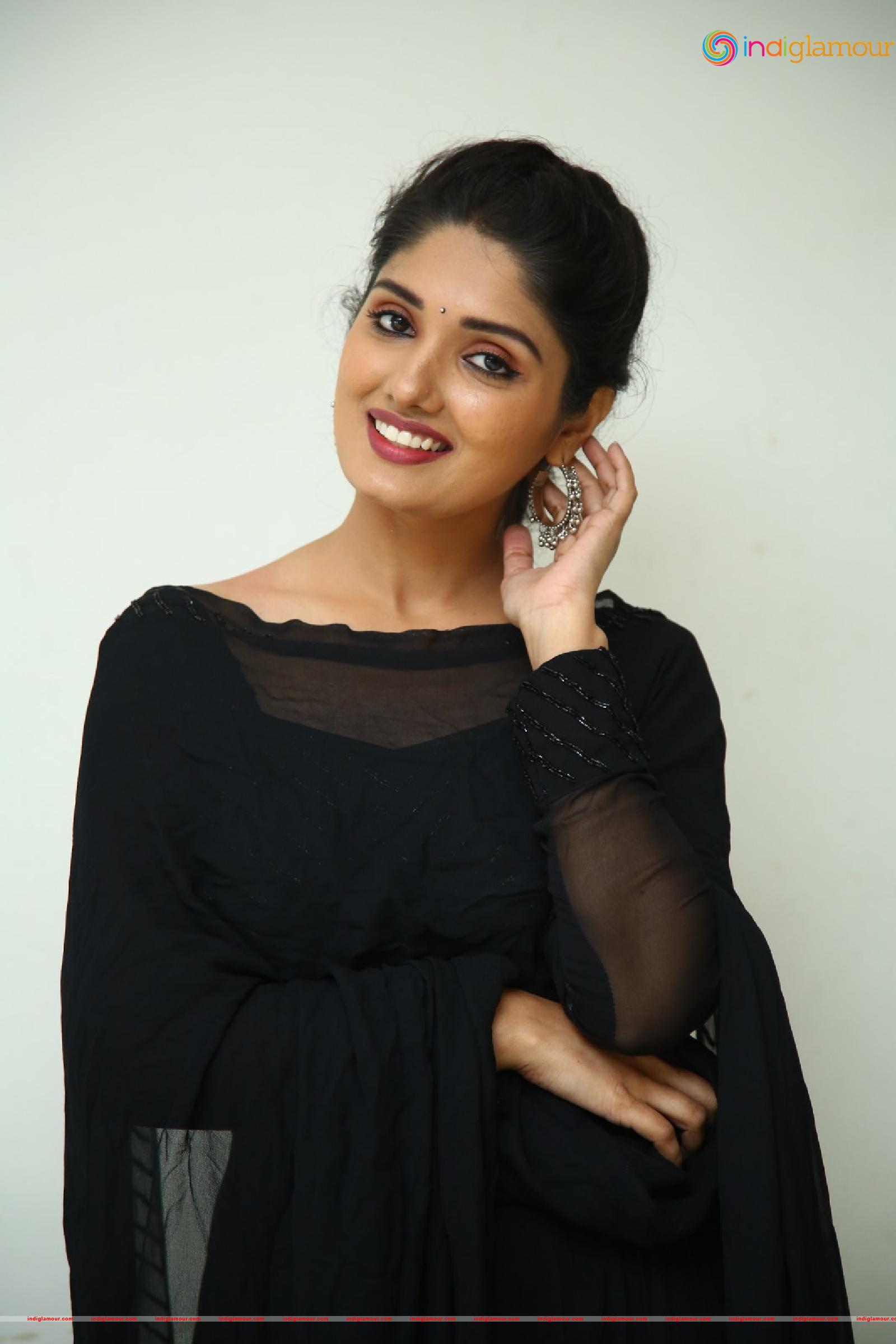Geeth Saini Actress hd photo