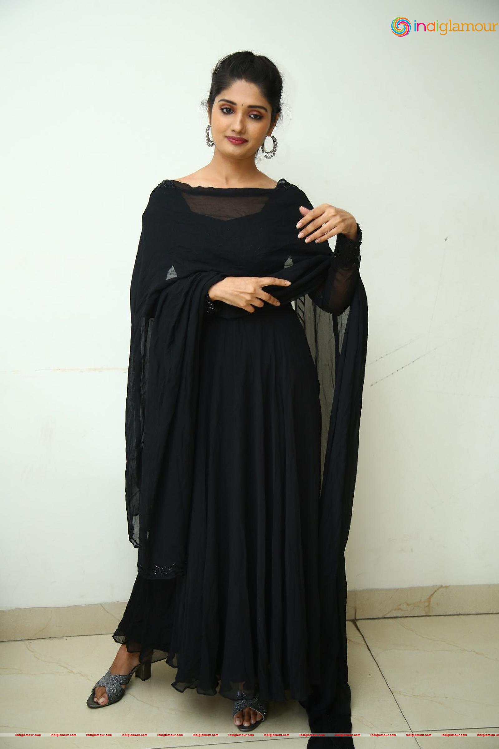 Geeth Saini Actress hd photo