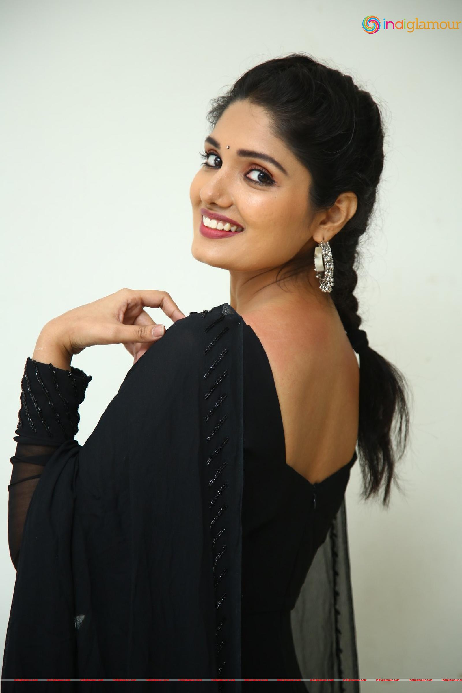 Geeth Saini Actress hd photo