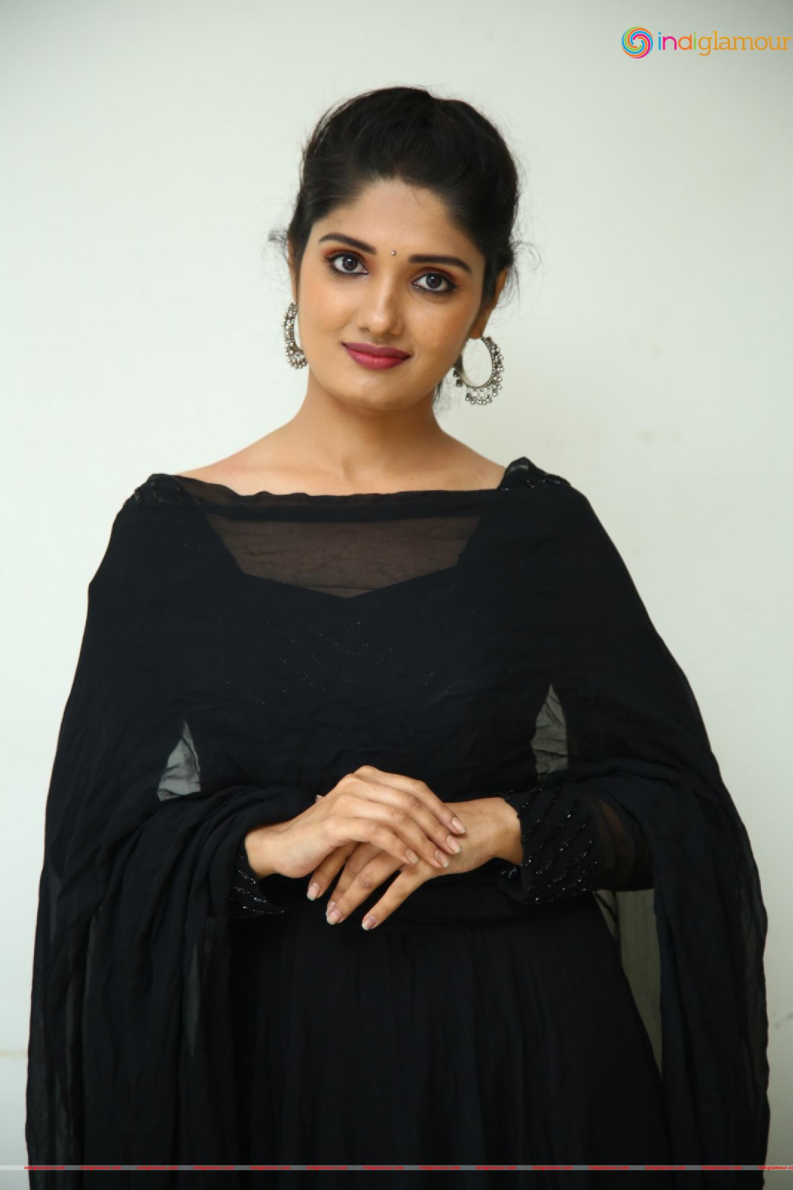 Geeth Saini Actress hd photo