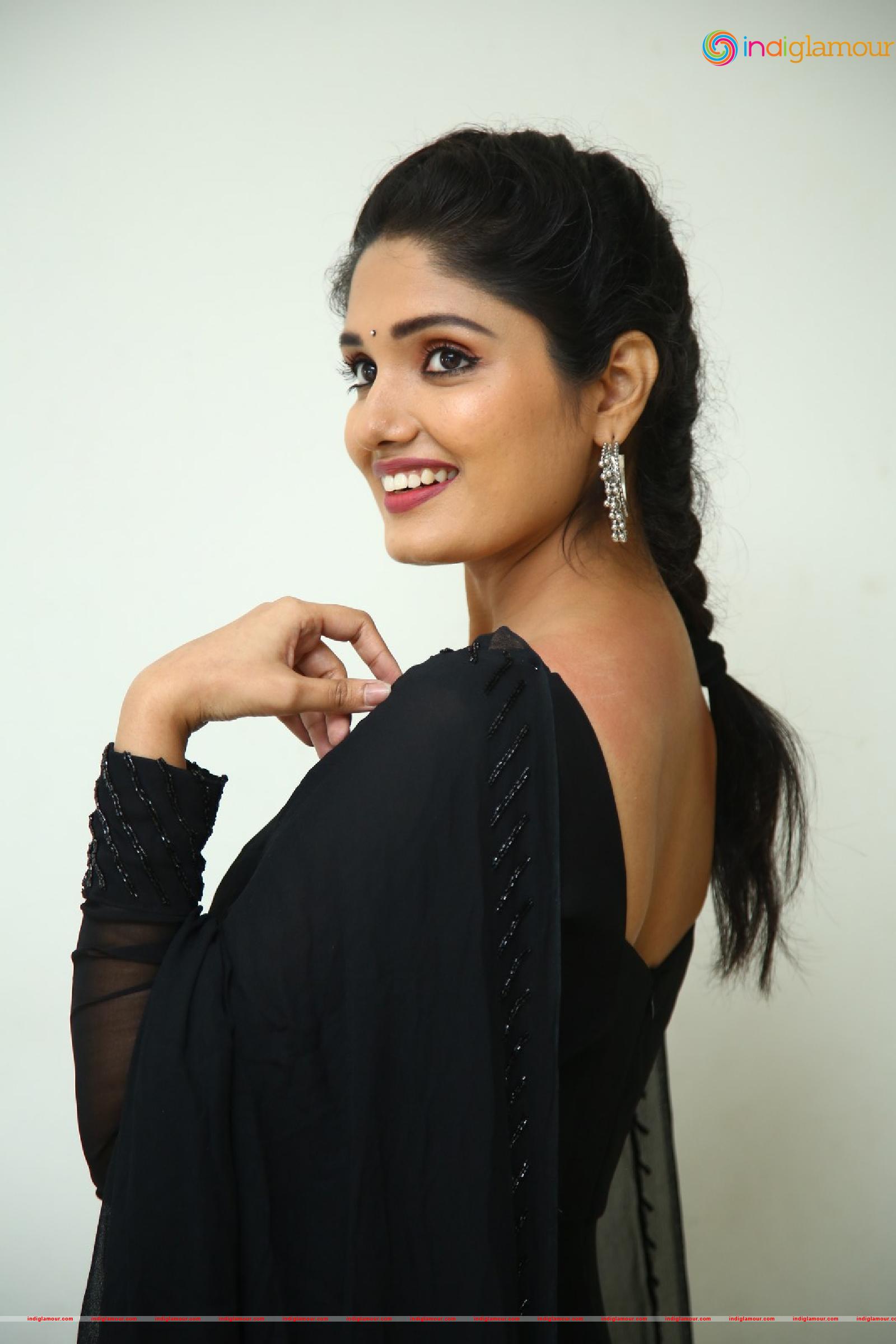 Geeth Saini Actress hd photo
