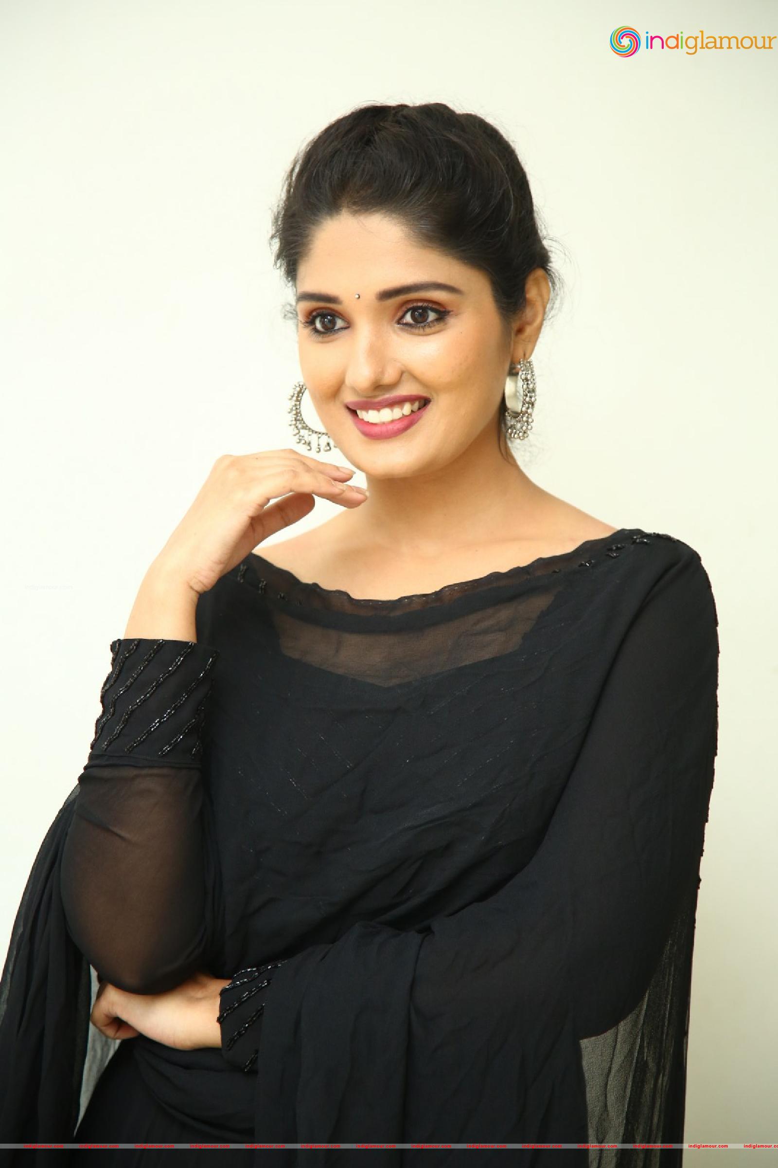 Geeth Saini Actress hd photo