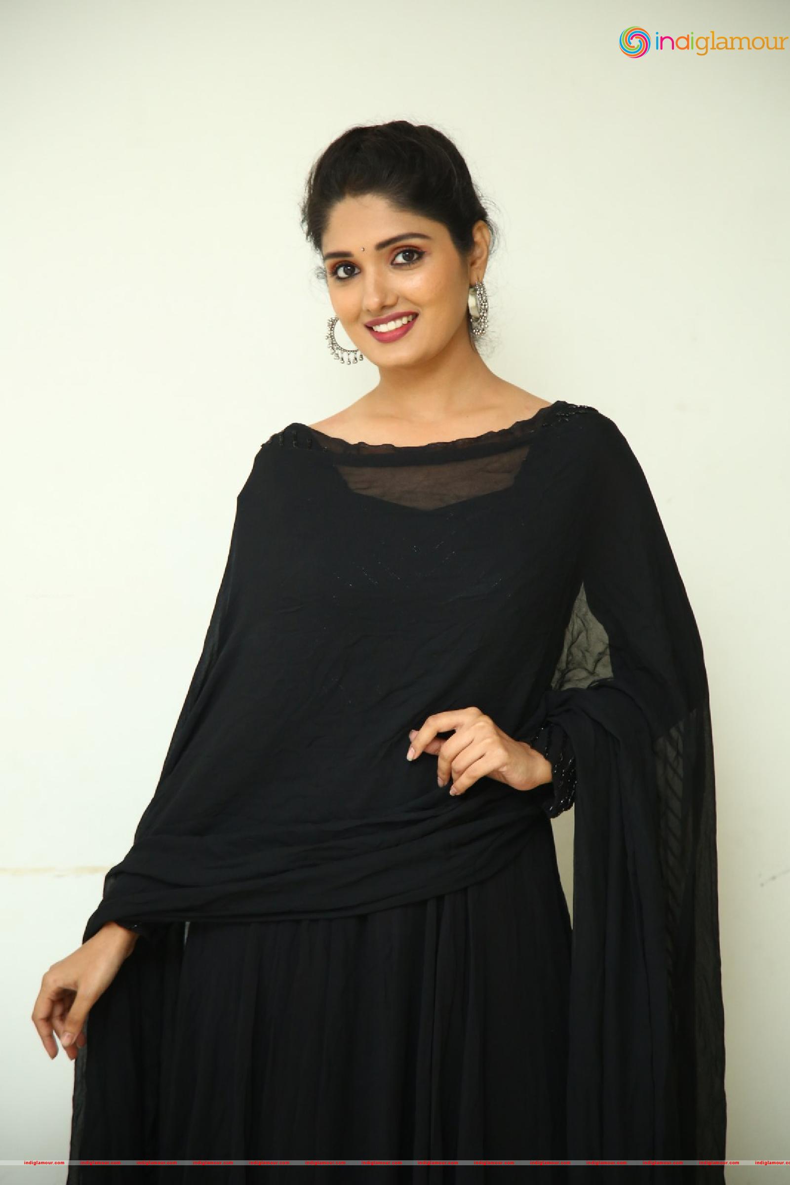 Geeth Saini Actress hd photo