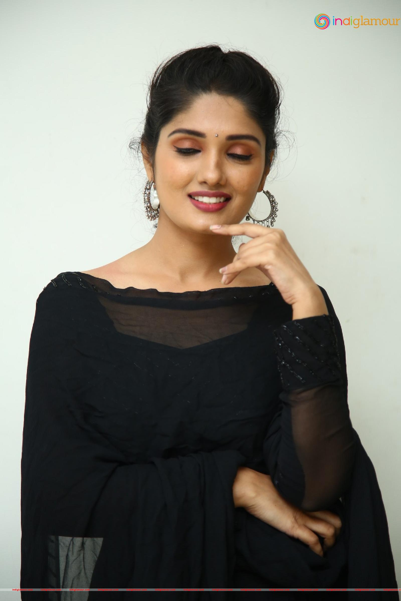 Geeth Saini Actress hd photo