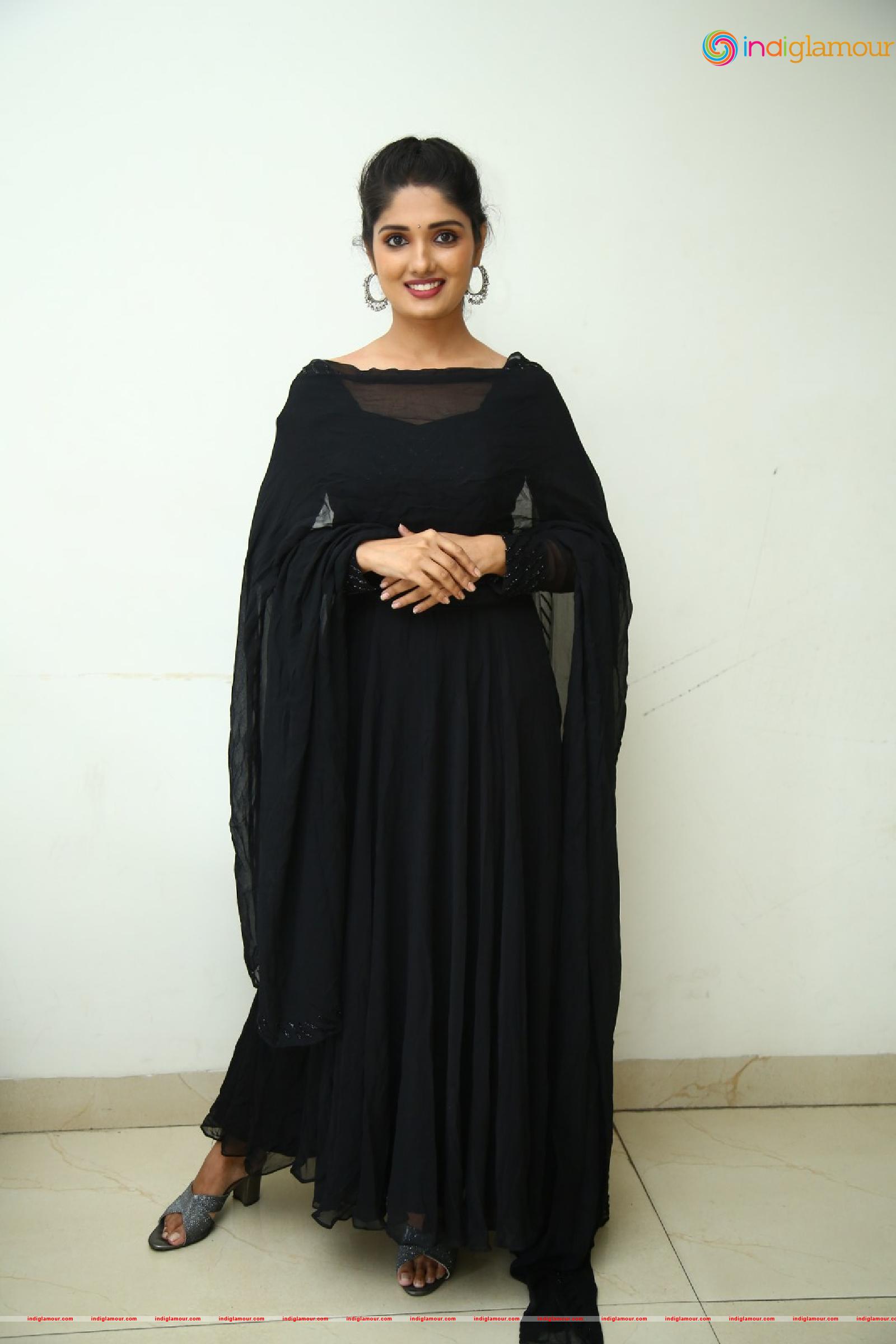 Geeth Saini Actress hd photo