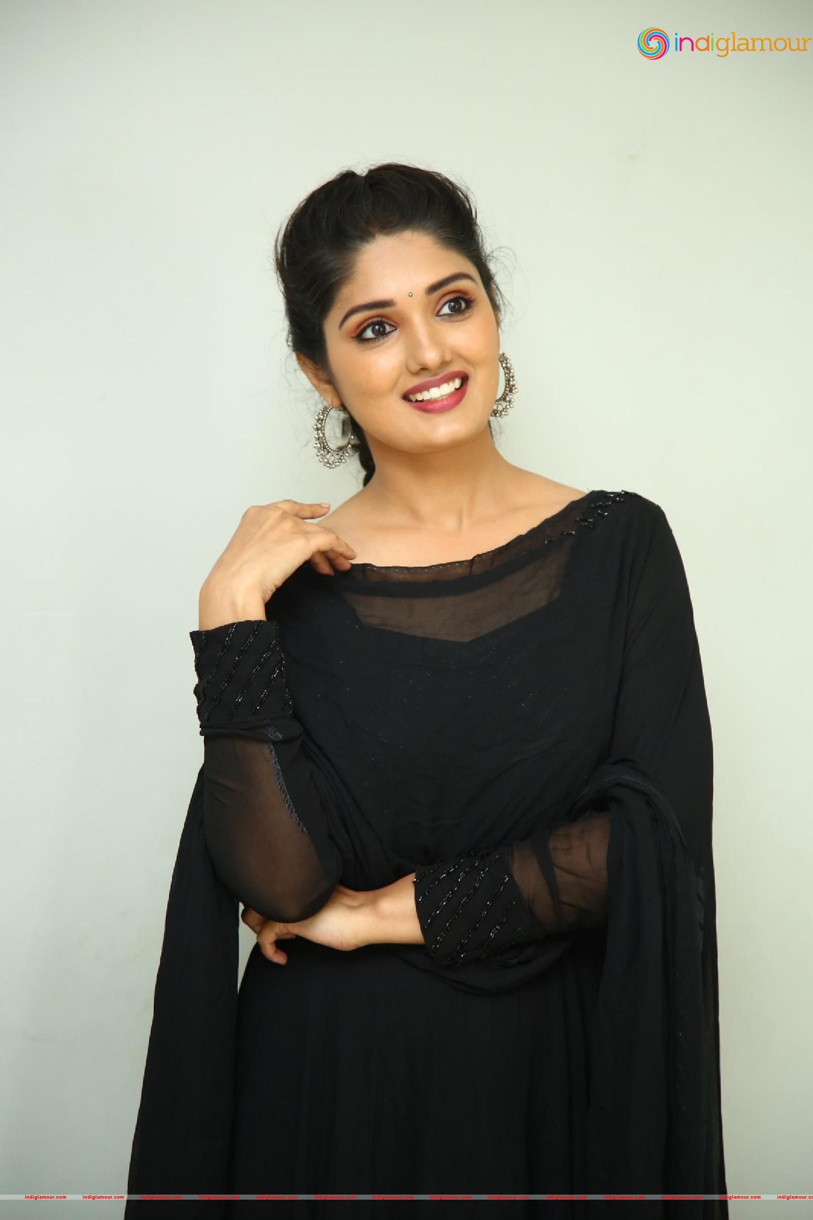 Geeth Saini Actress hd photo