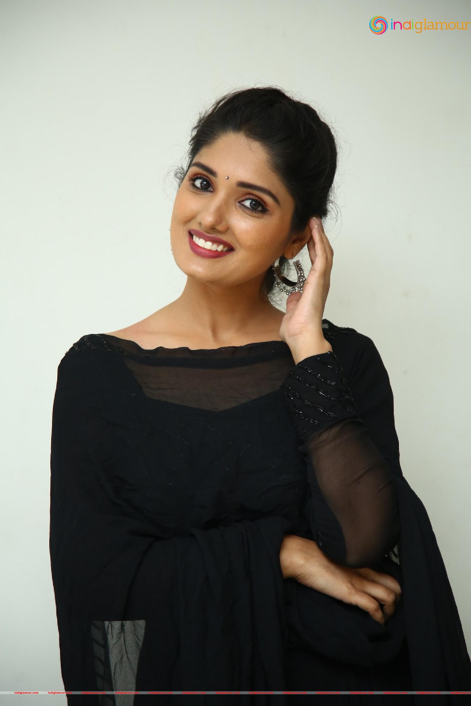 Geeth Saini Actress hd photo
