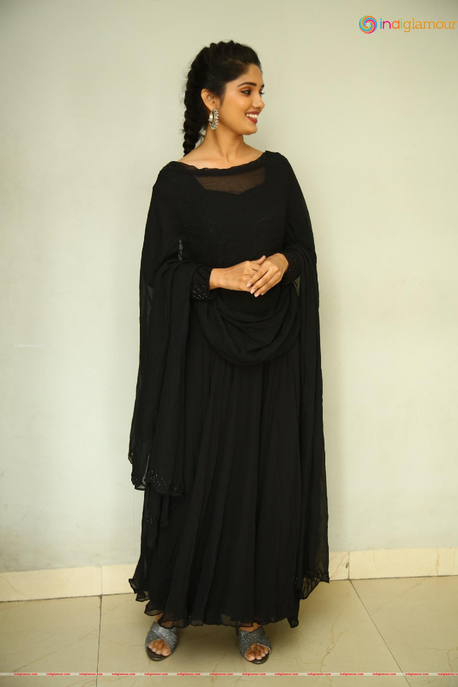 Geeth Saini Actress hd photo